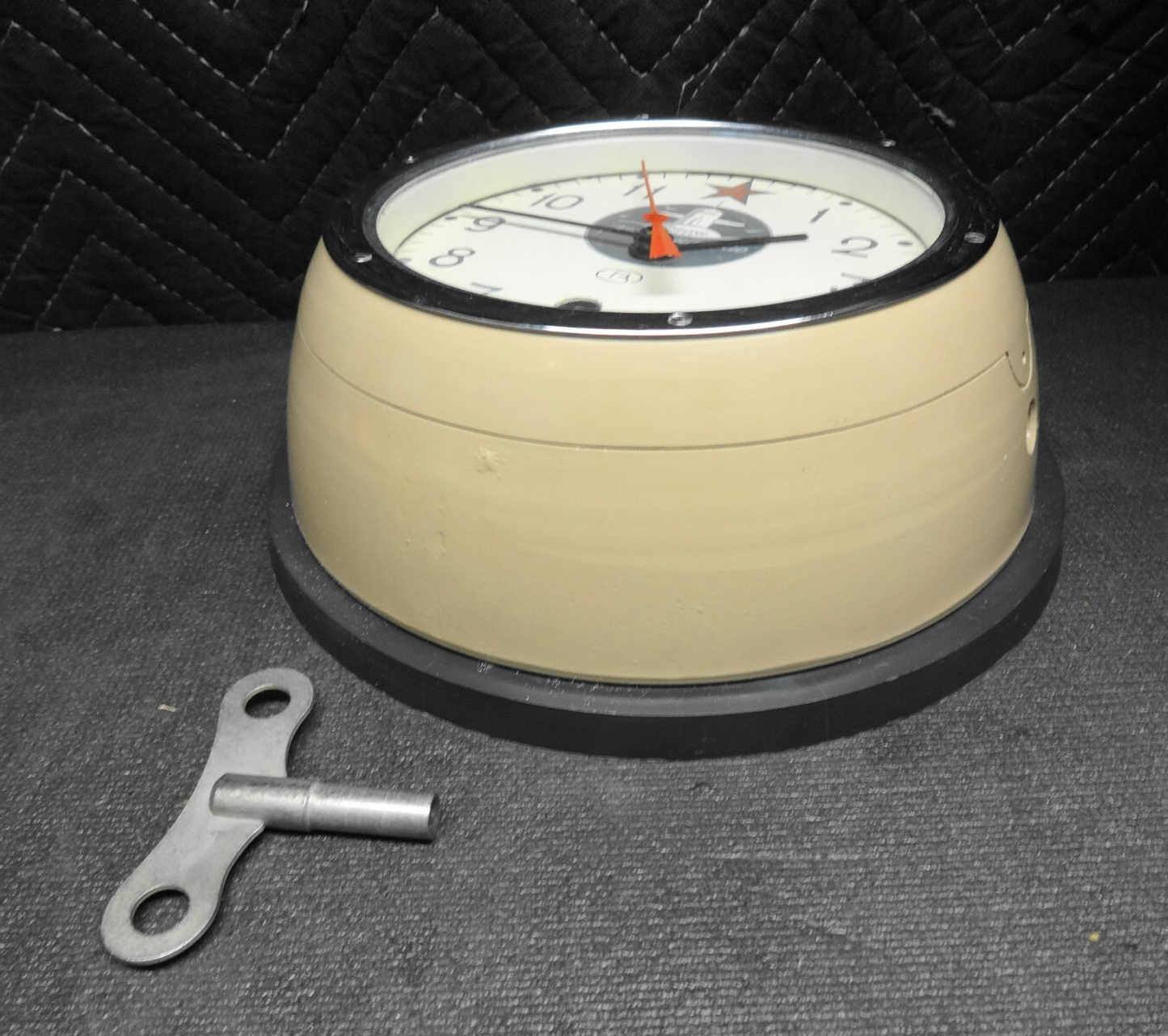 Russian Soviet B CCCP Navy Kauahguyckue Red Star Maritime Submarine Clock & Key