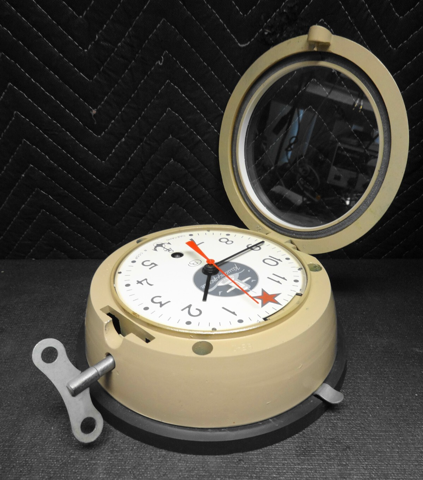 Russian Soviet B CCCP Navy Kauahguyckue Red Star Maritime Submarine Clock & Key