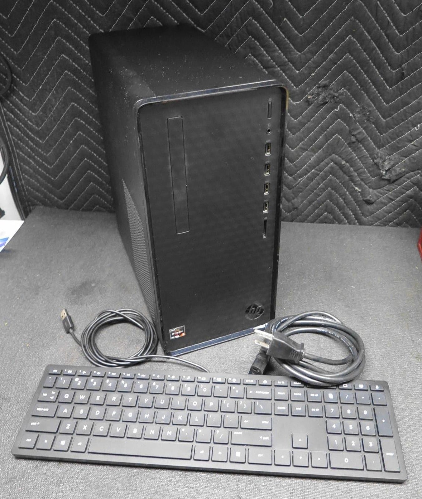 HP M01-F1214 AMD Ryzen 3, 8GB RAM, 256GB NVMe, 512MB Radeon GFX, Keyboard Win 11