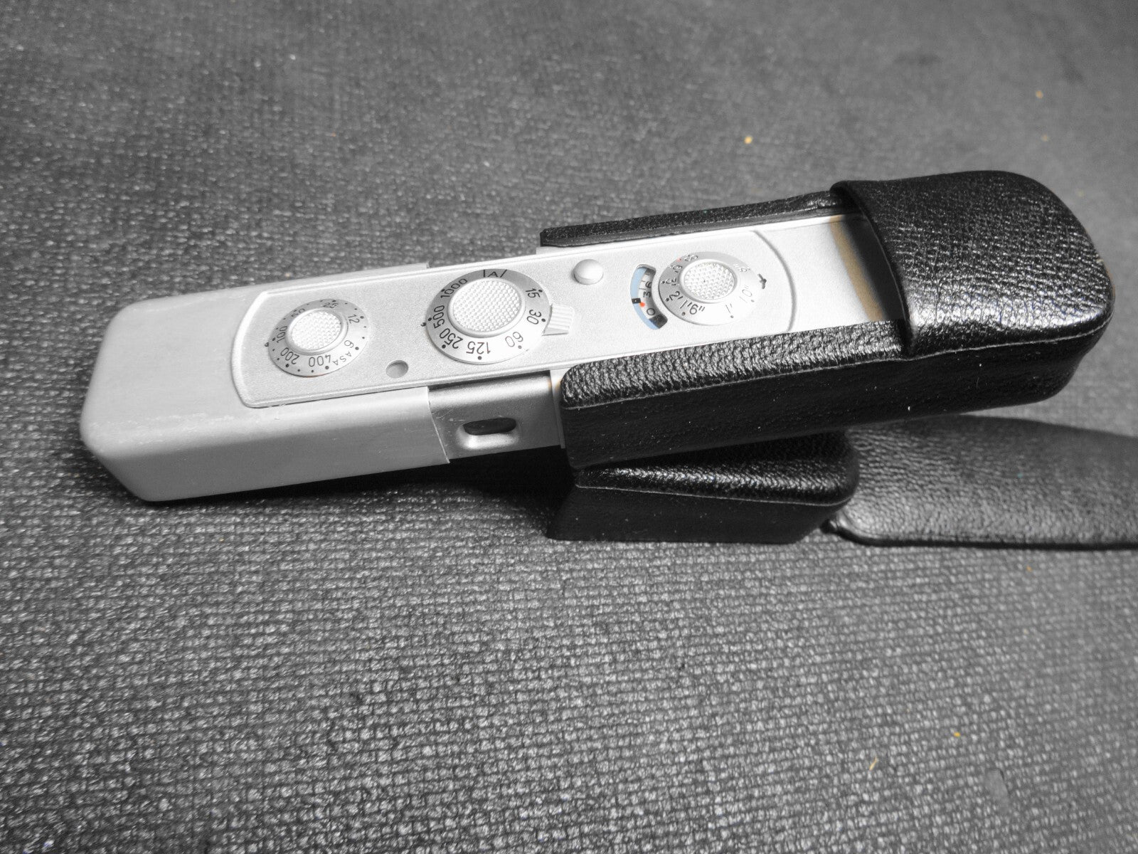 Vintage Germany Minox C spy camera & ME-2 Flash w/ Leather Cases Lot Untested