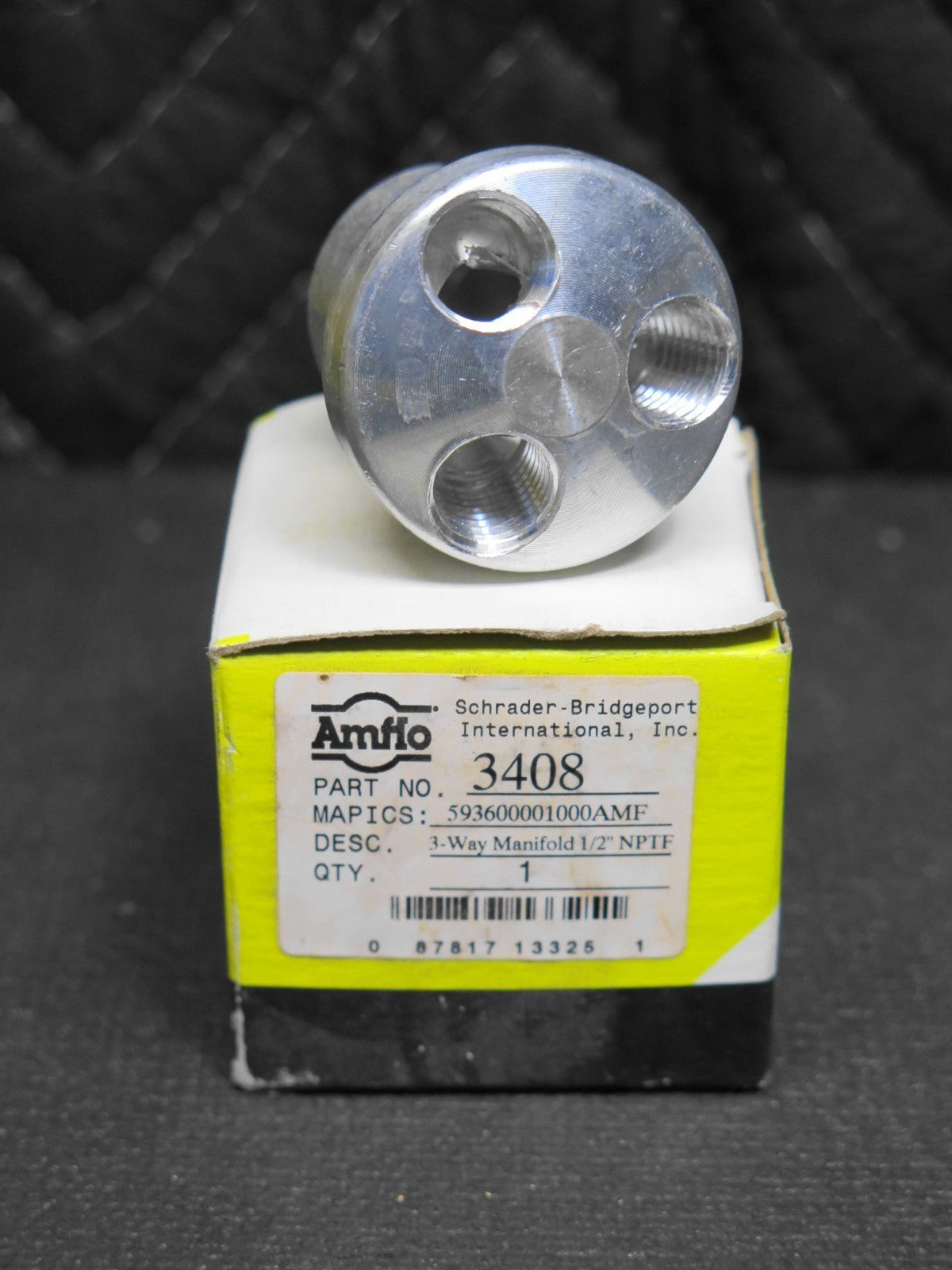 Amflo 3408  3 Way Manifold  - 1/2 NPTF output x 3/4" input
