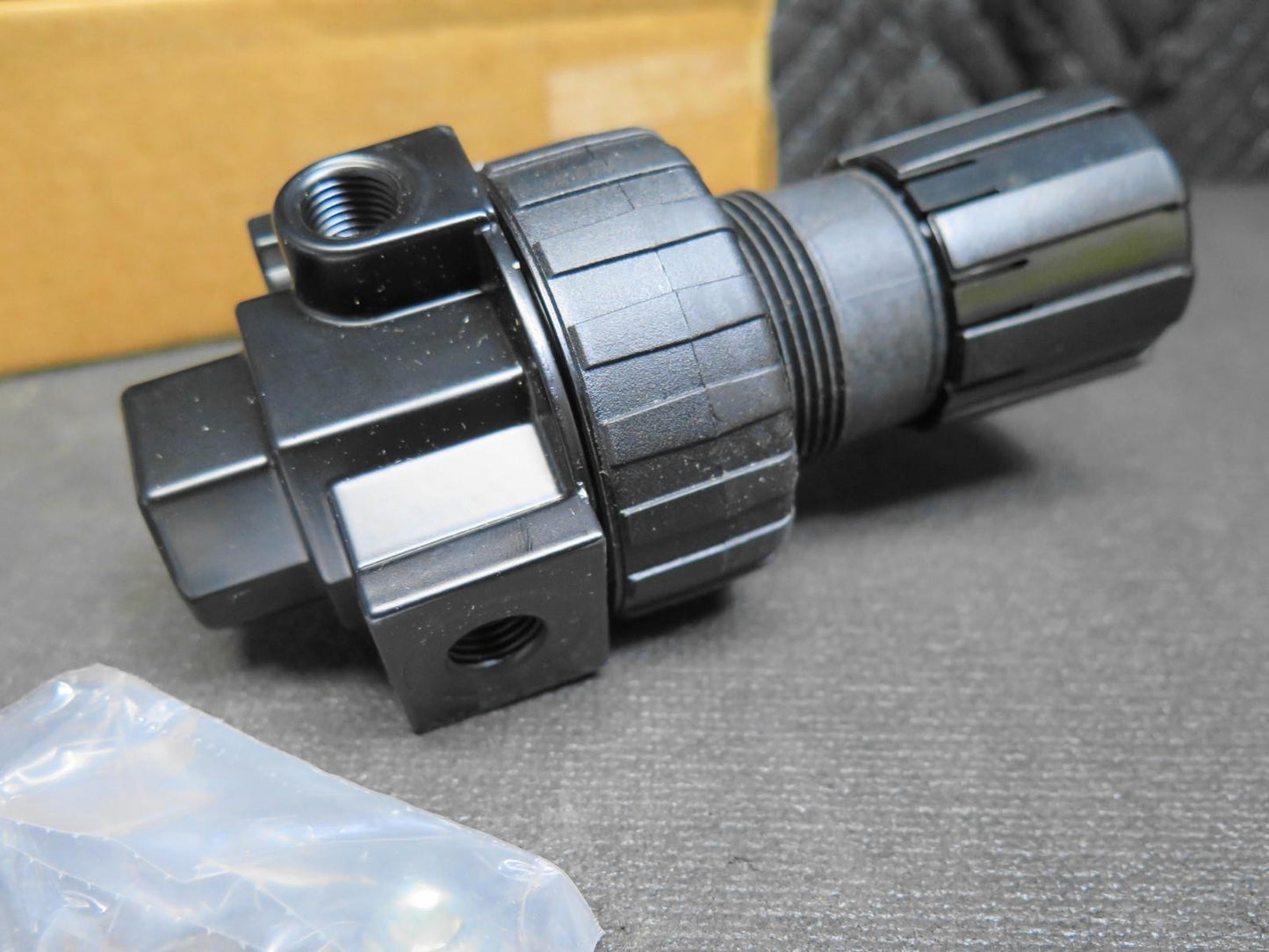 AMFLO Bridgeport 3115 3115A  1/4" Air Pressure Regulator - 250 psi - NEW