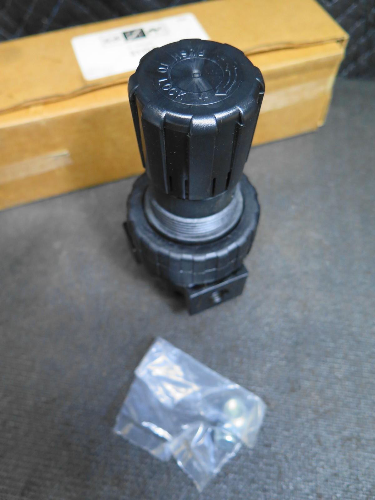 AMFLO Bridgeport 3115 3115A  1/4" Air Pressure Regulator - 250 psi - NEW
