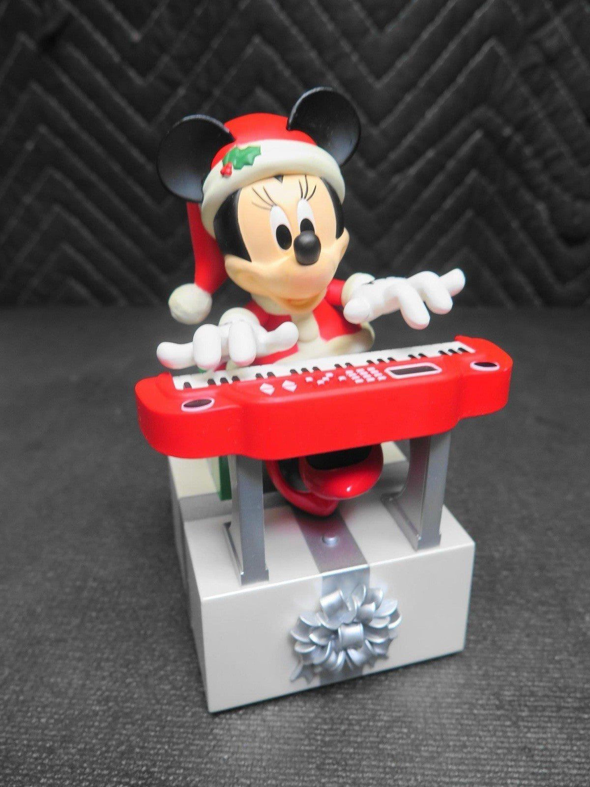 2013 Hallmark Minnie Mouse Disney Wireless Band Ornament Sound & Motion WORKS