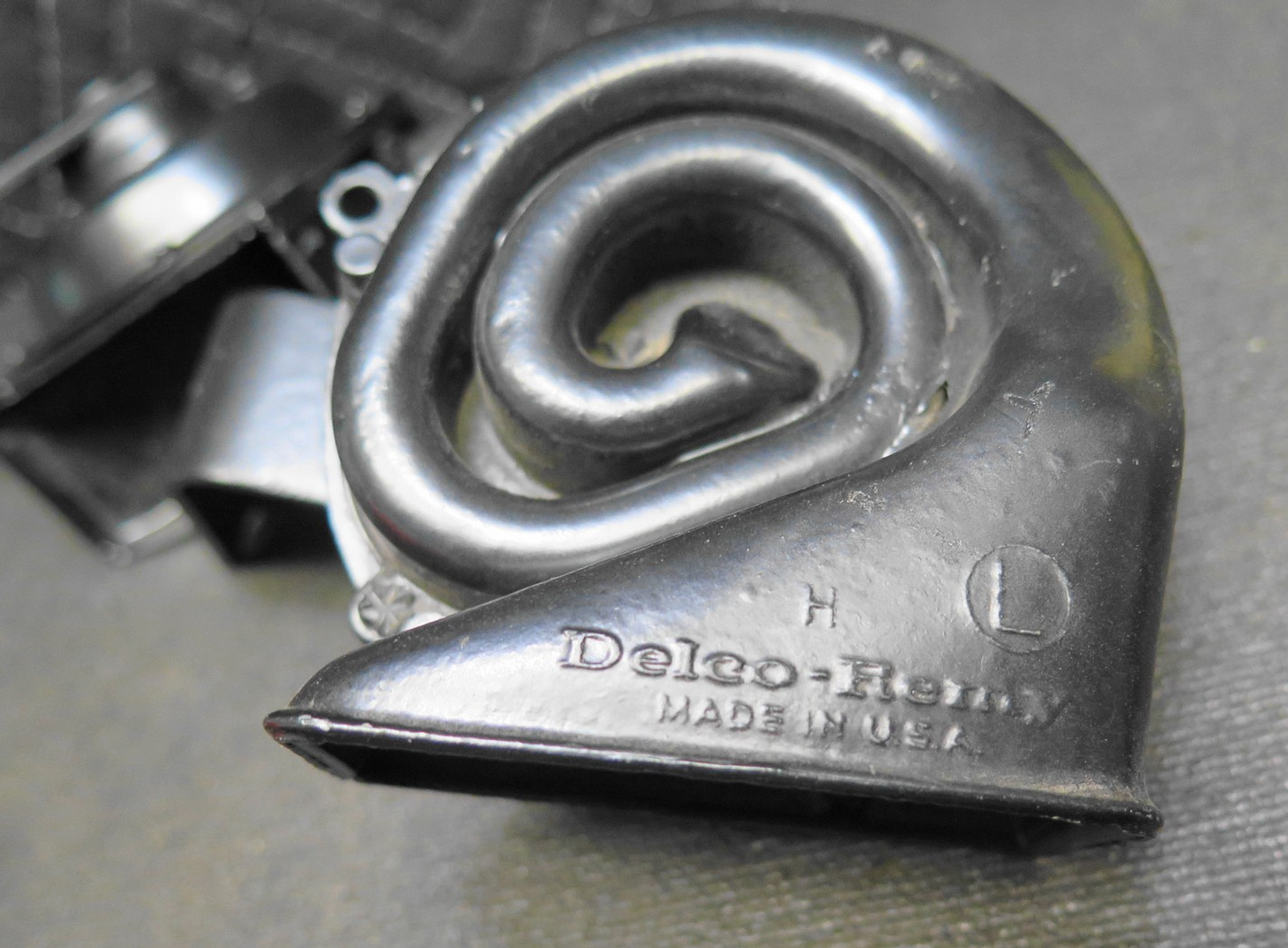 Horn Pair Delco Remy OE Style 67-68 Camaro High/Low Note Pair horns