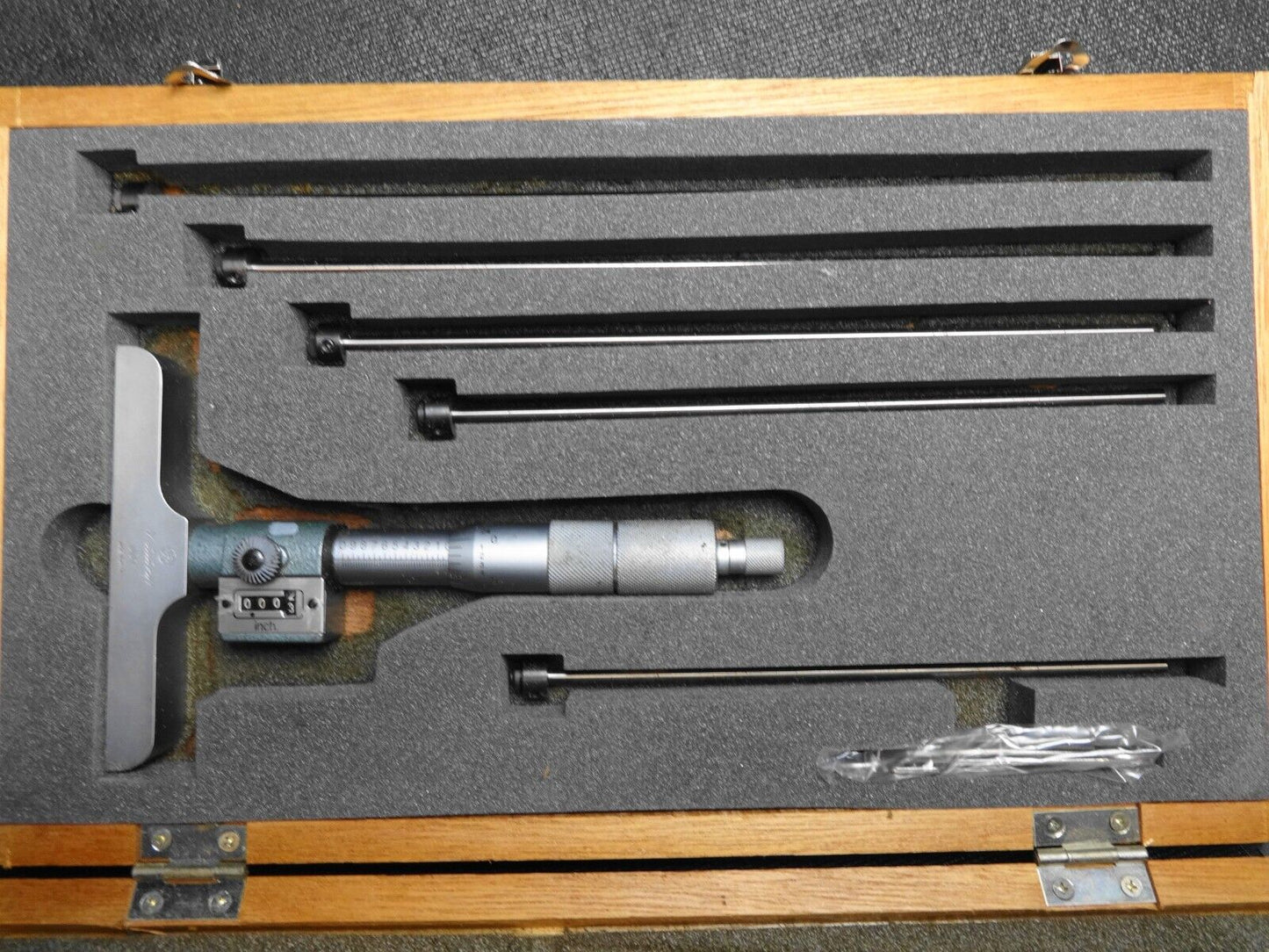 Mitutoyo 229-132 Digital Depth Micrometer DMC4 6" Kit in Wood Storage Case