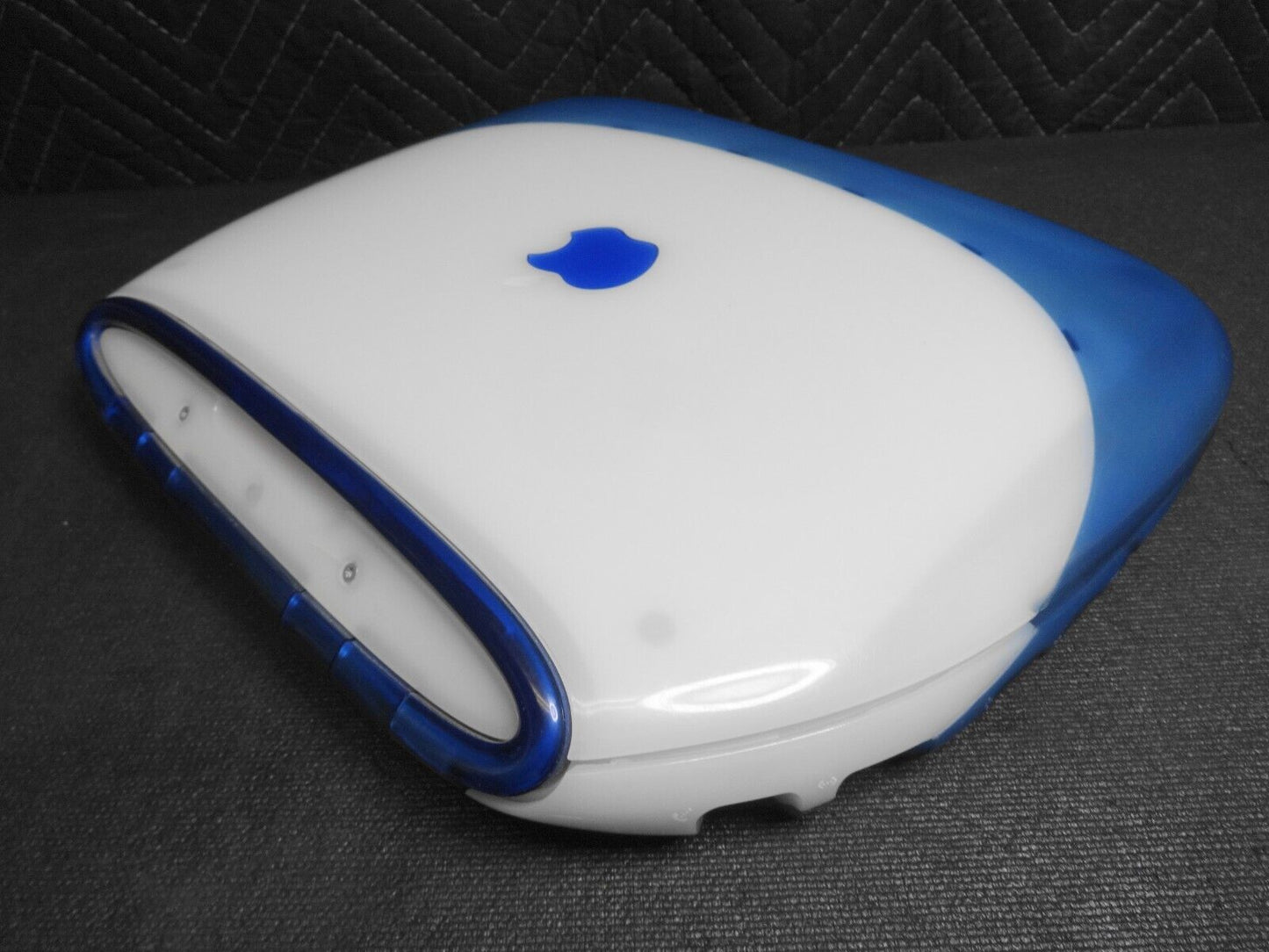 Apple iBook G3 Clamshell Indigo Blue Special Edition 2000 M6411 - Working