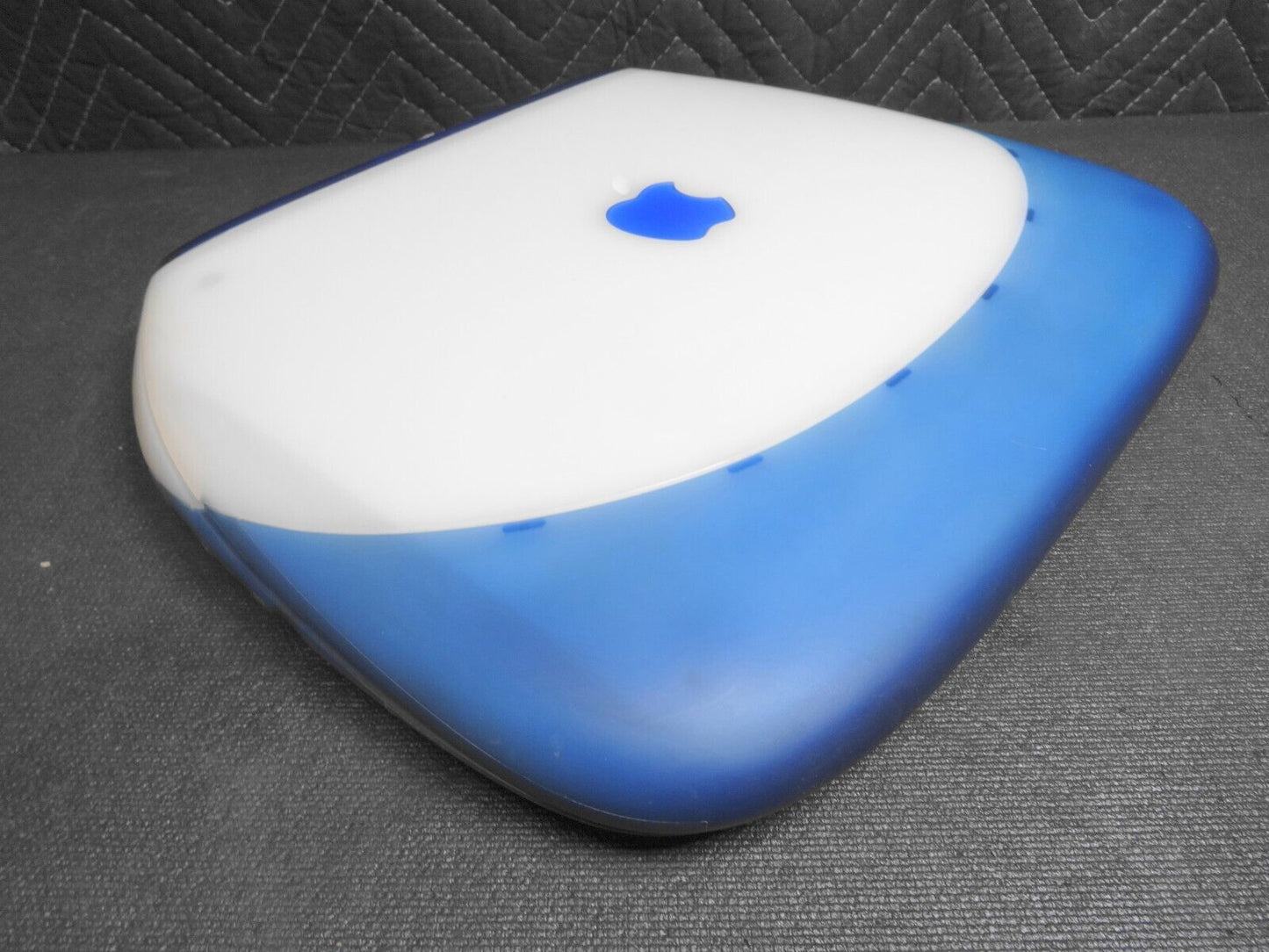 Apple iBook G3 Clamshell Indigo Blue Special Edition 2000 M6411 - Working