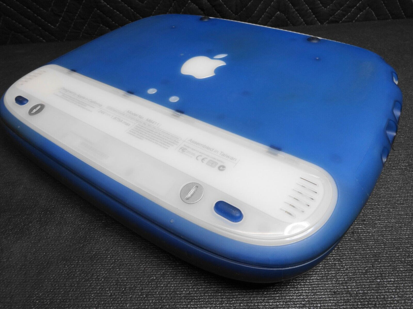 Apple iBook G3 Clamshell Indigo Blue Special Edition 2000 M6411 - Working