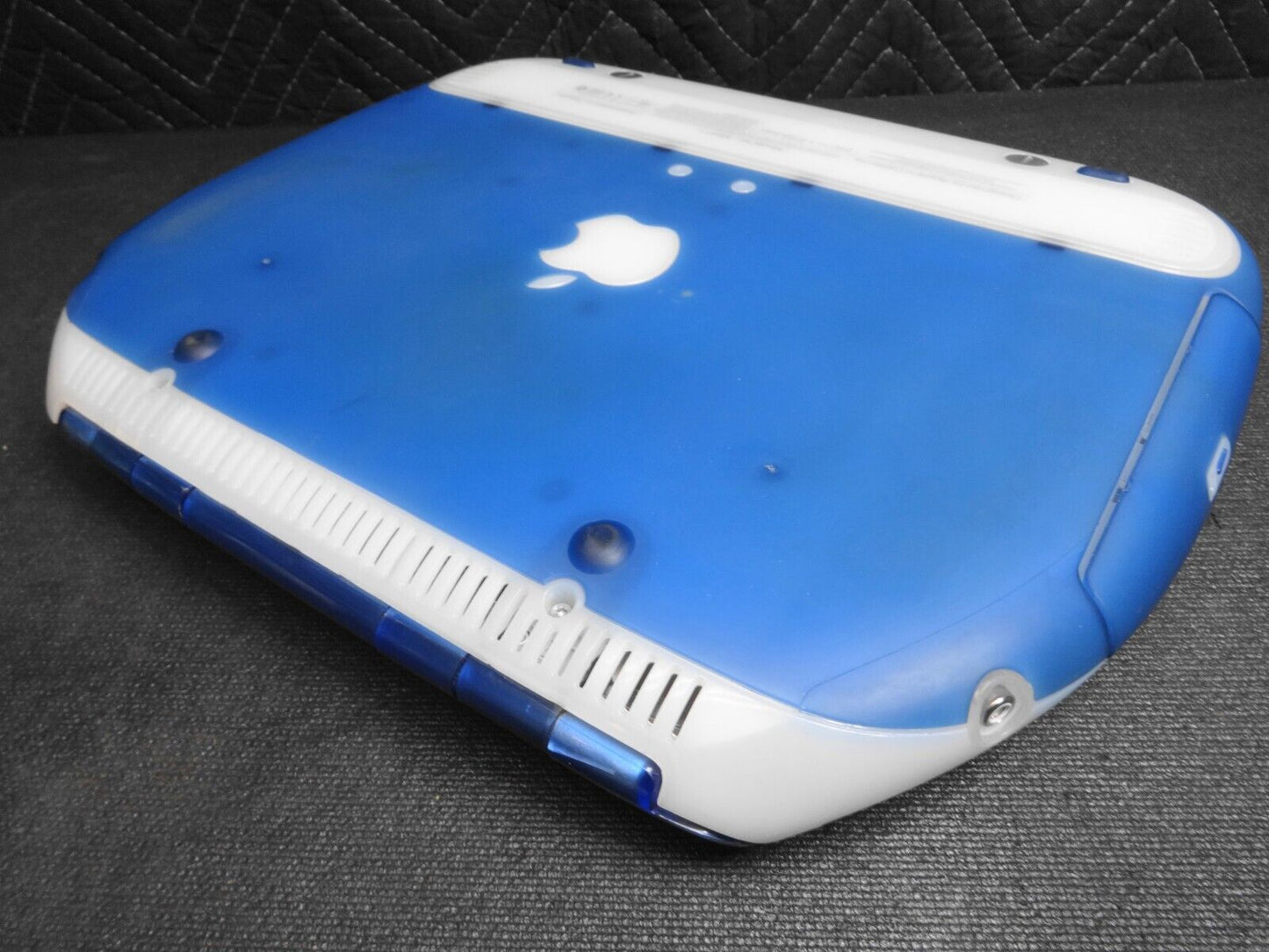 Apple iBook G3 Clamshell Indigo Blue Special Edition 2000 M6411 - Working