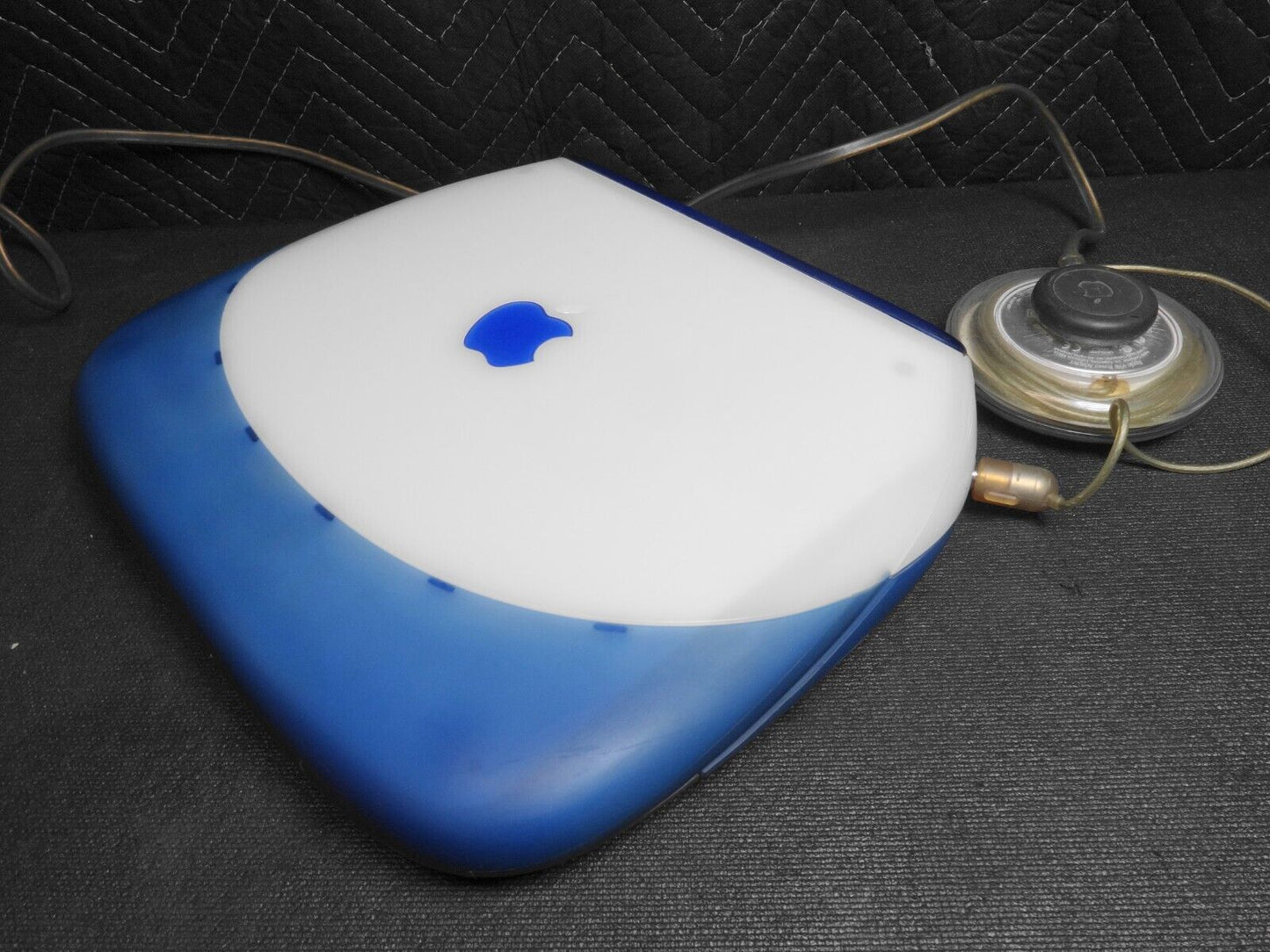 Apple iBook G3 Clamshell Indigo Blue Special Edition 2000 M6411 - Working