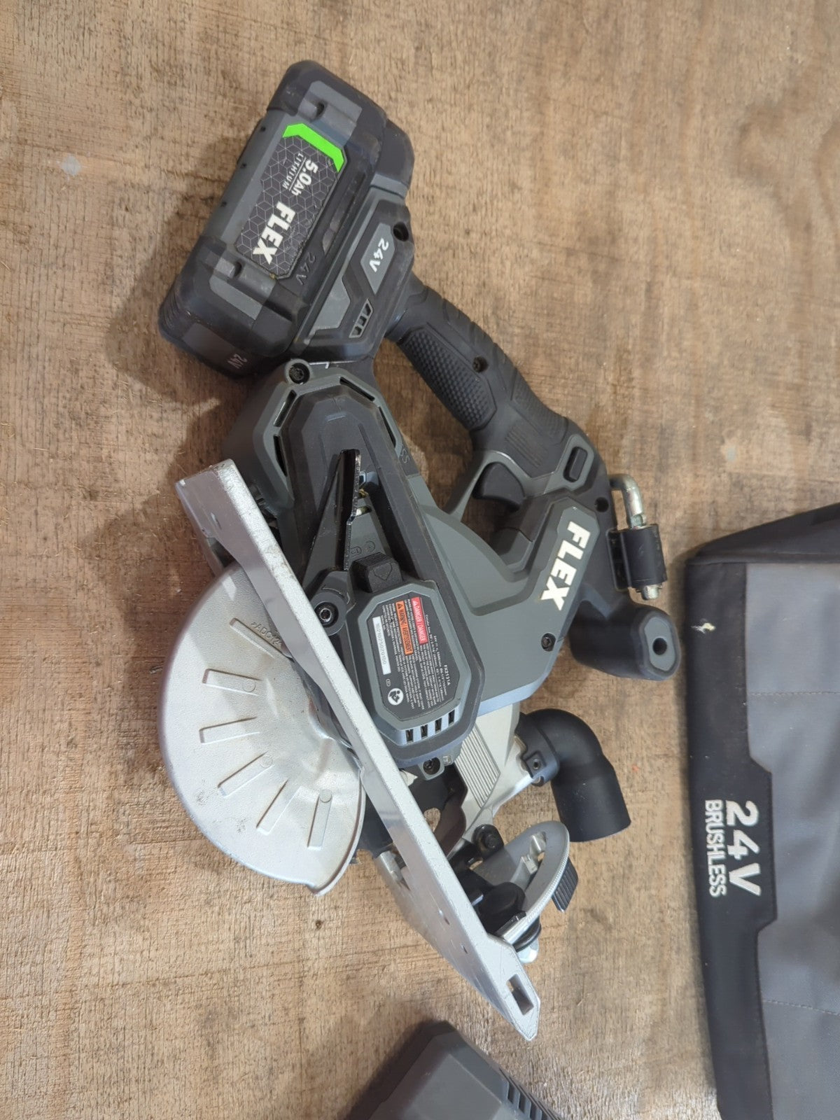 FLEX 24-volt 6-1/2" Brushless Cordless Circular Saw Kit - FX2131A