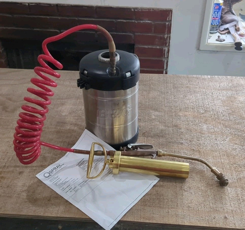 B&G Pump Sprayer -  9 Inch Wand. 1 Gallon Tank - Never Used