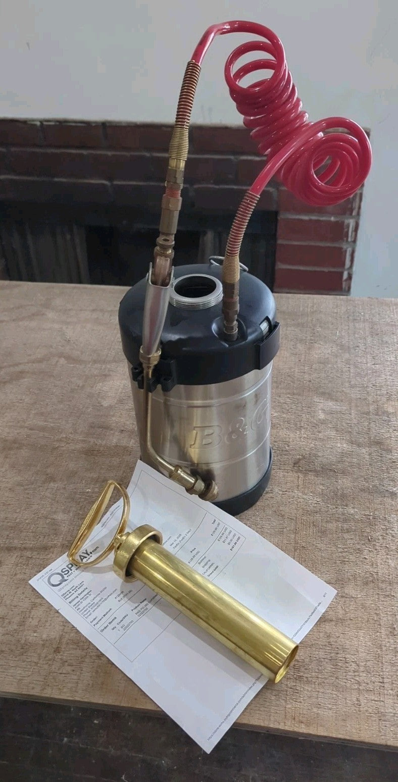 B&G Pump Sprayer -  9 Inch Wand. 1 Gallon Tank - Never Used