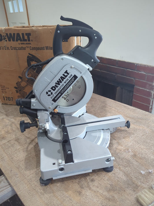 DeWalt 1707 Compount Miter Saw, 8.5 NOS