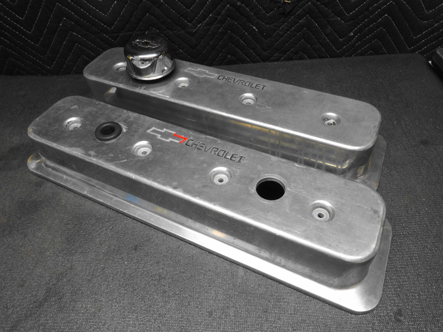 Proform Die-Cast Aluminum Center Bolt Valve Covers for 1987-Up Small Block Chevy