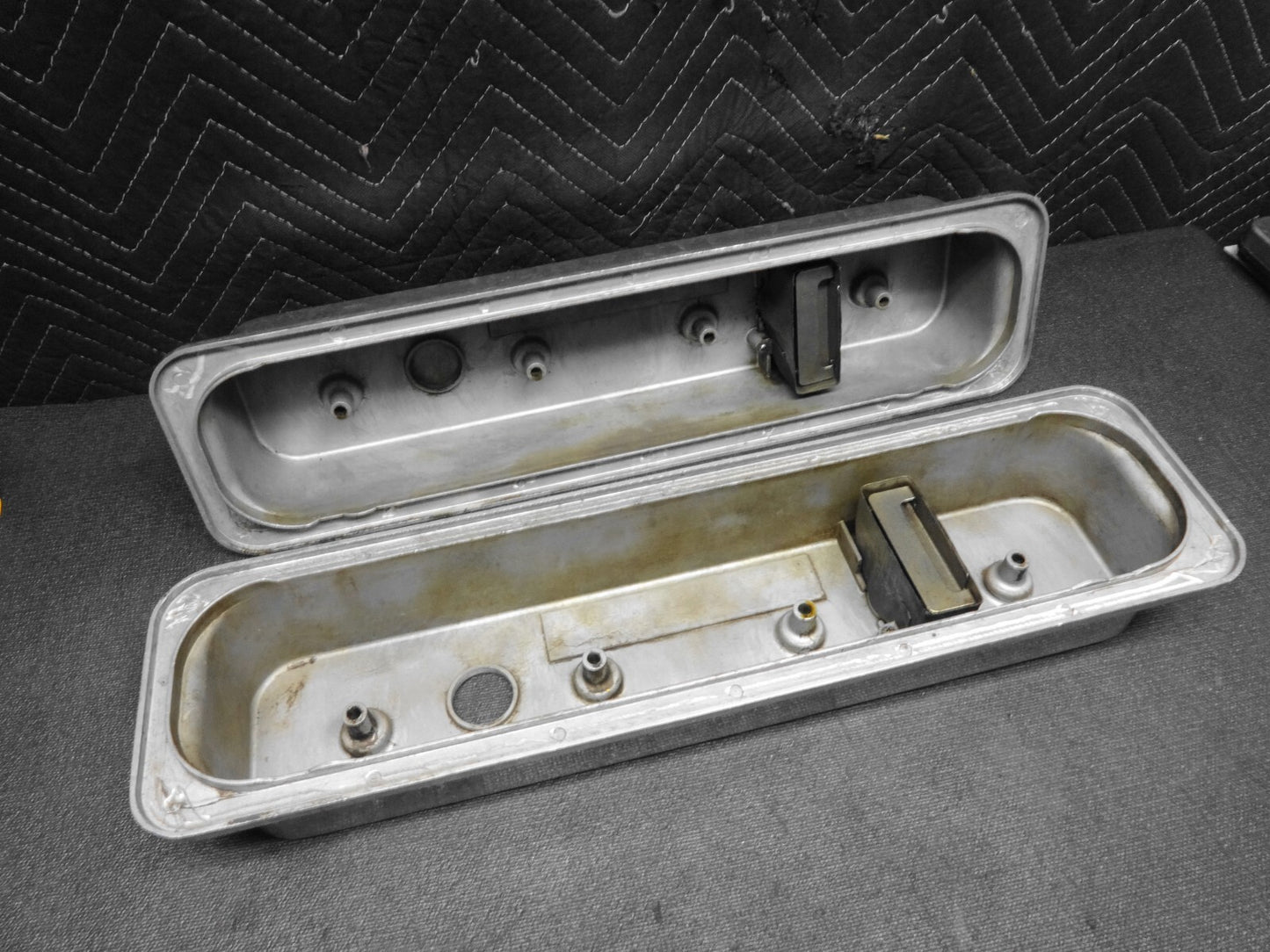 Proform Die-Cast Aluminum Center Bolt Valve Covers for 1987-Up Small Block Chevy