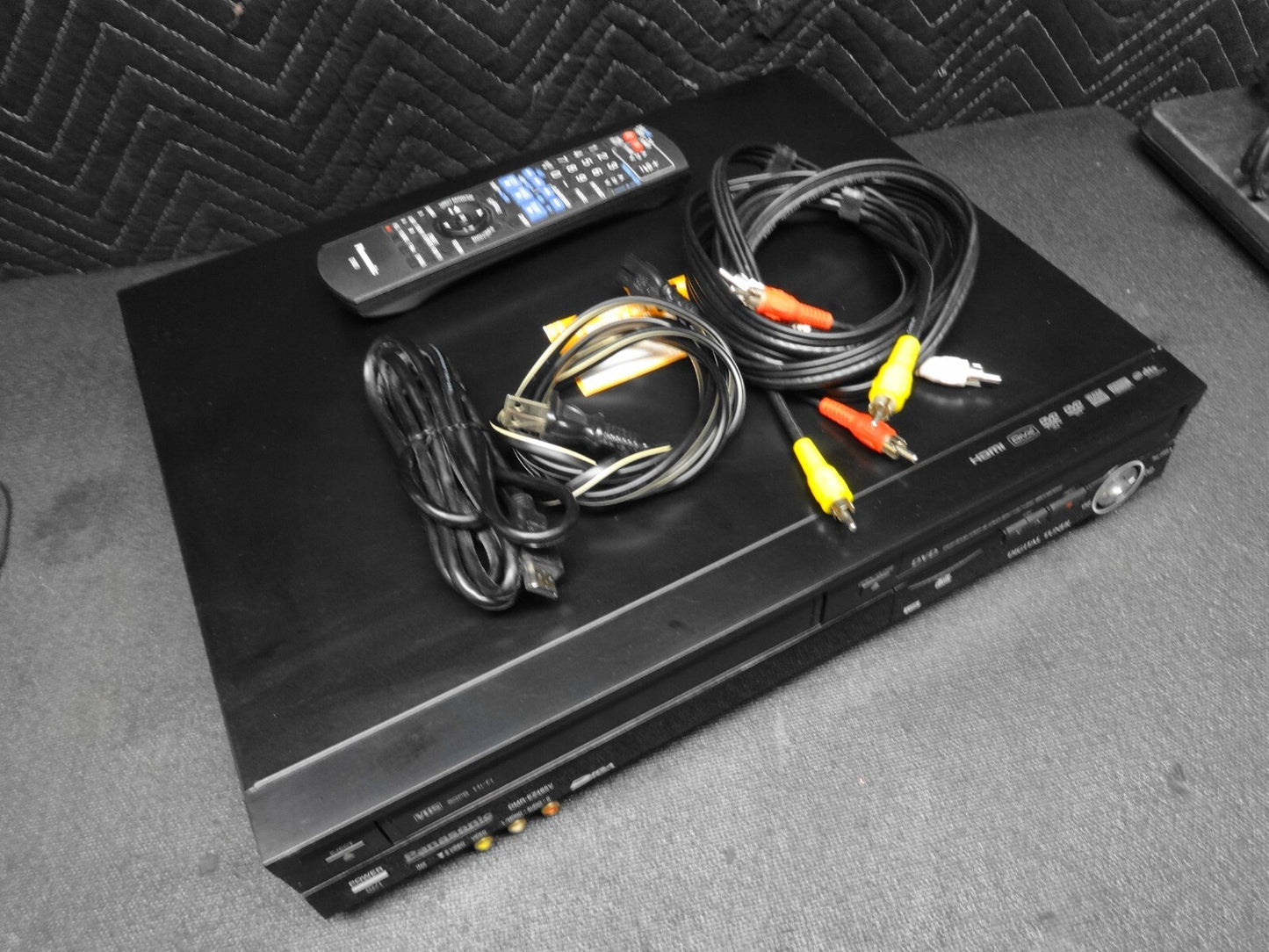 Panasonic DMR-EZ485V DVD Recorder DVD/VCR Combo HDMI w/ Remote - *SERVICED*