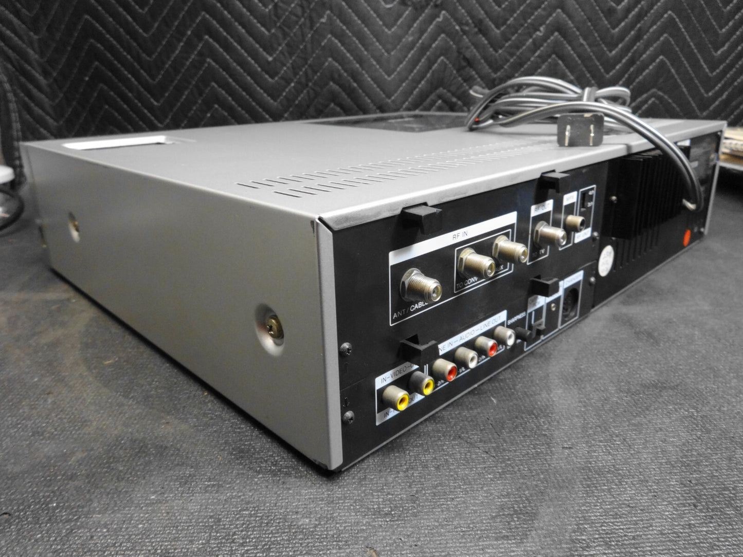 Vintage SONY BETAMAX SL-2710 - *SERVICED*