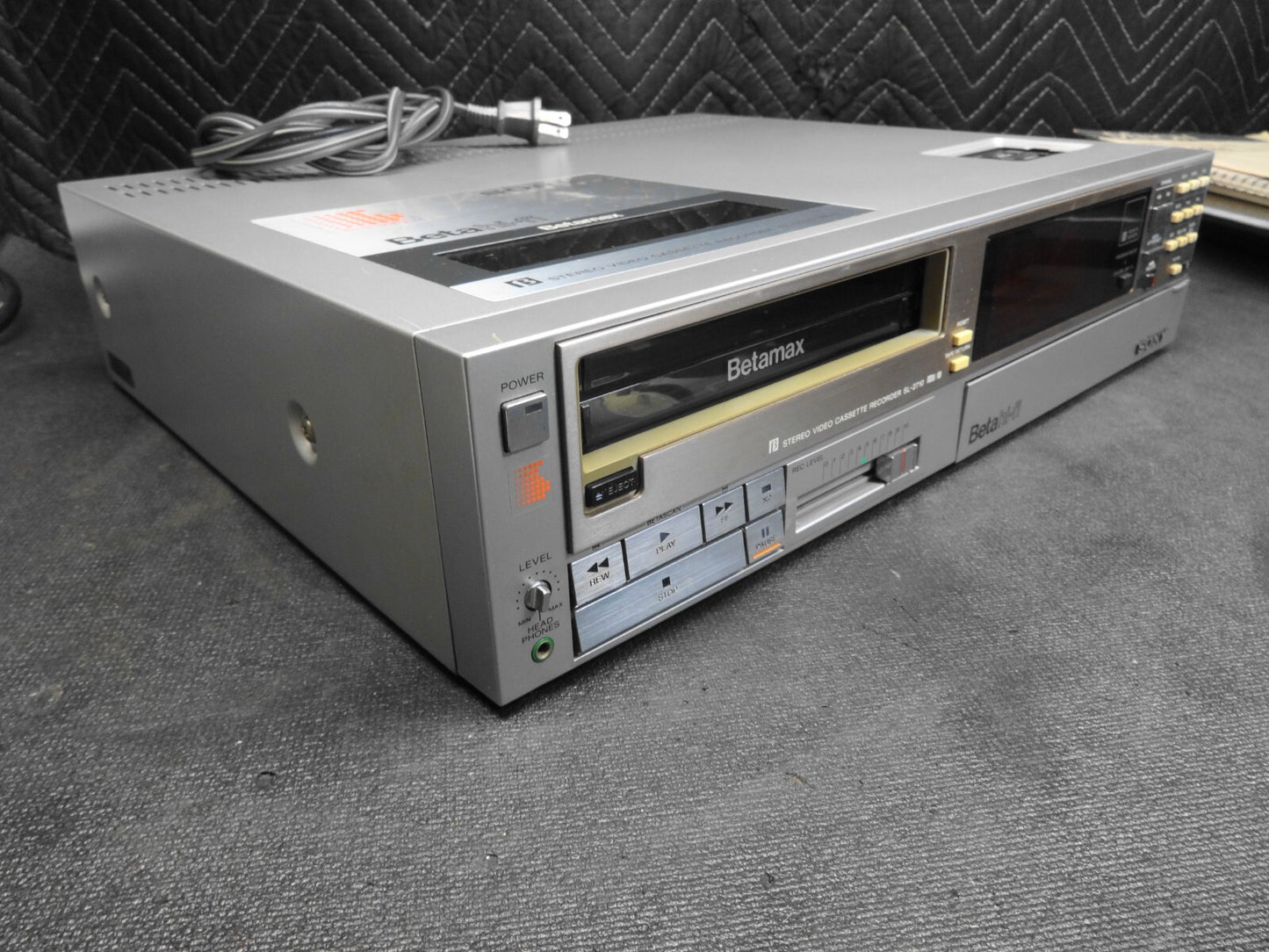 Vintage SONY BETAMAX SL-2710 - *SERVICED*