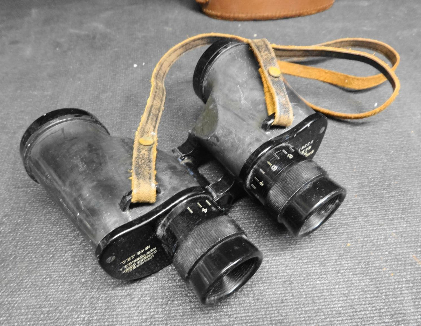 UNIVERSAL CAMERA CORP BINOCULARS M6 6×30 WW2 US ARMY ISSUE 1942 + M17 Case