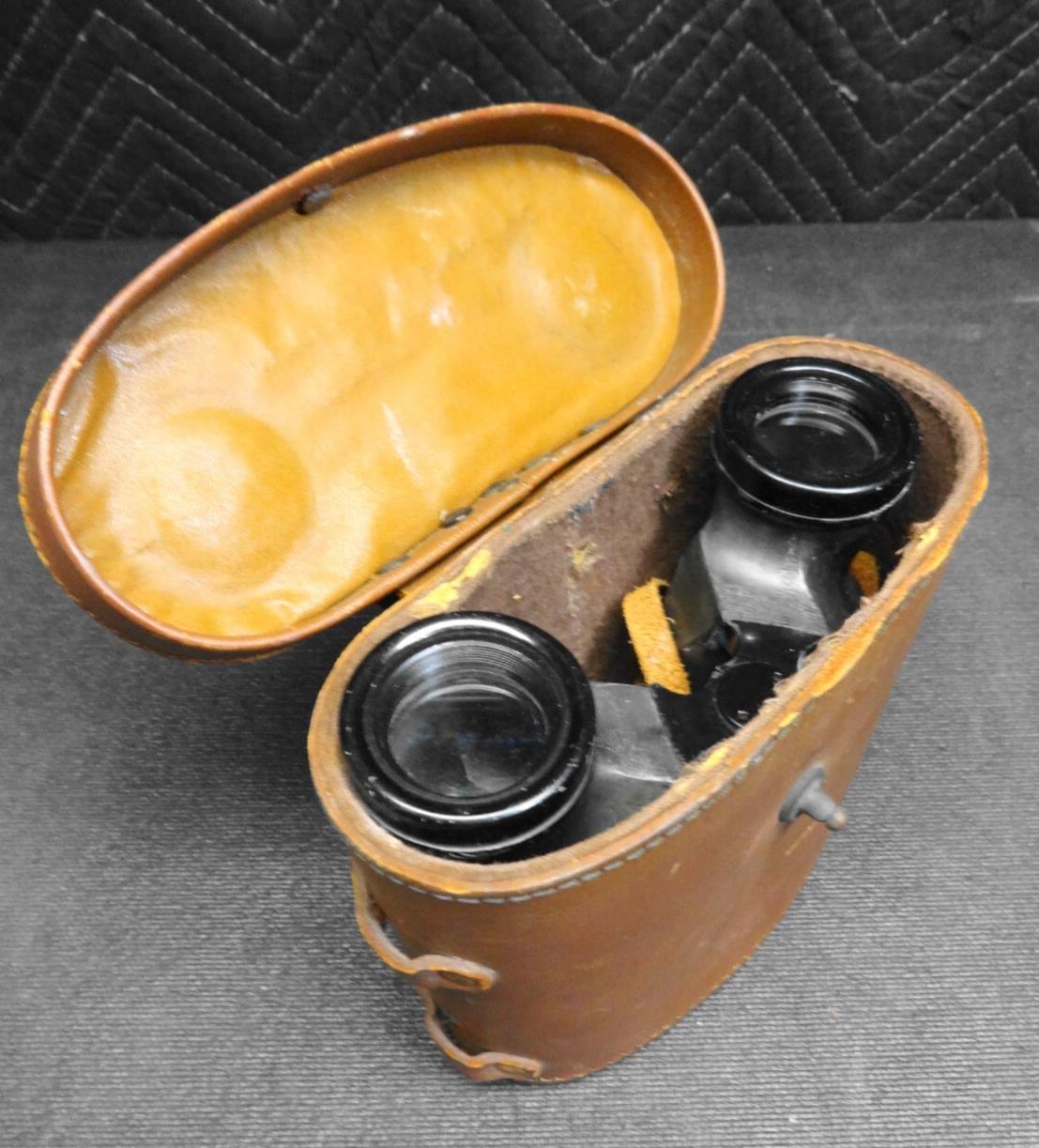 UNIVERSAL CAMERA CORP BINOCULARS M6 6×30 WW2 US ARMY ISSUE 1942 + M17 Case