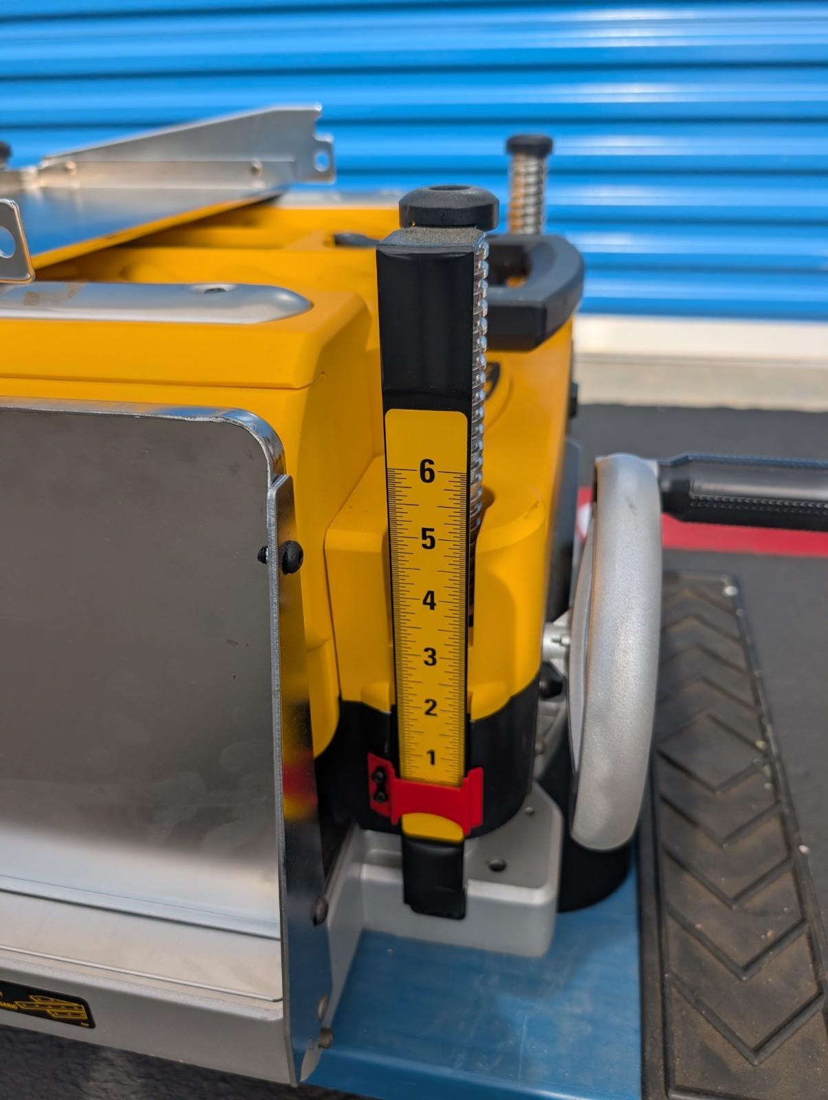 DeWalt DW735 13" Three Knife 2-Speed Thickness Planer 15 Amp Corded