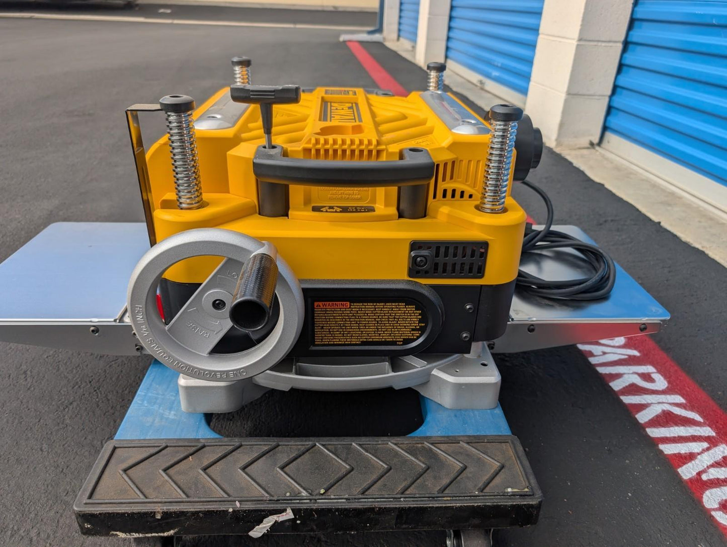 DeWalt DW735 13" Three Knife 2-Speed Thickness Planer 15 Amp Corded