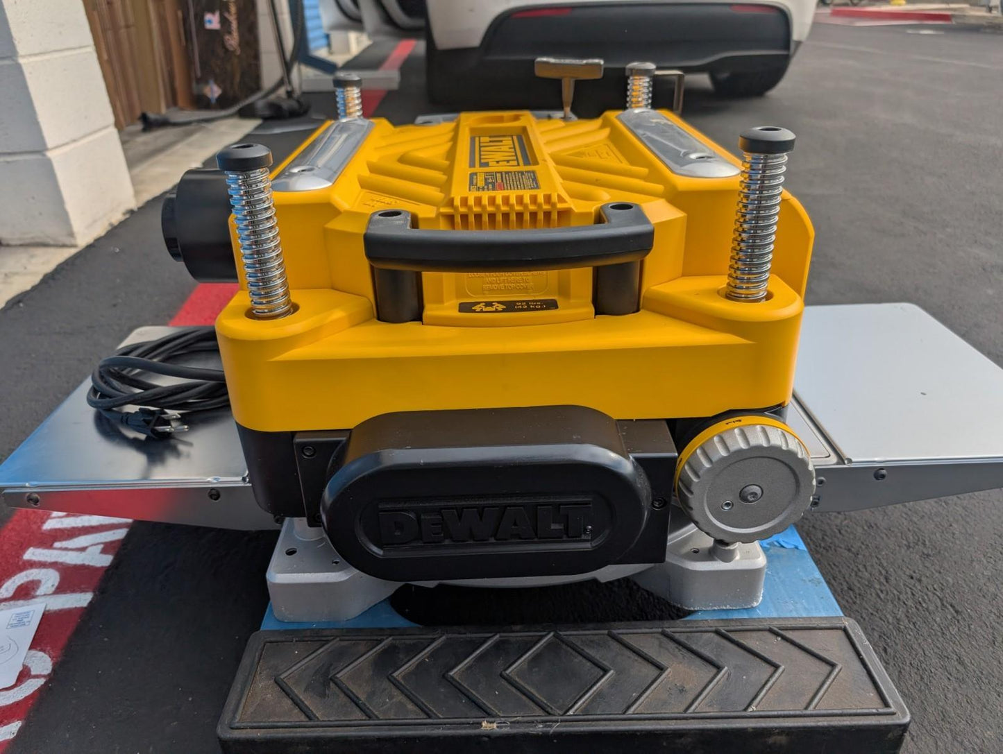 DeWalt DW735 13" Three Knife 2-Speed Thickness Planer 15 Amp Corded