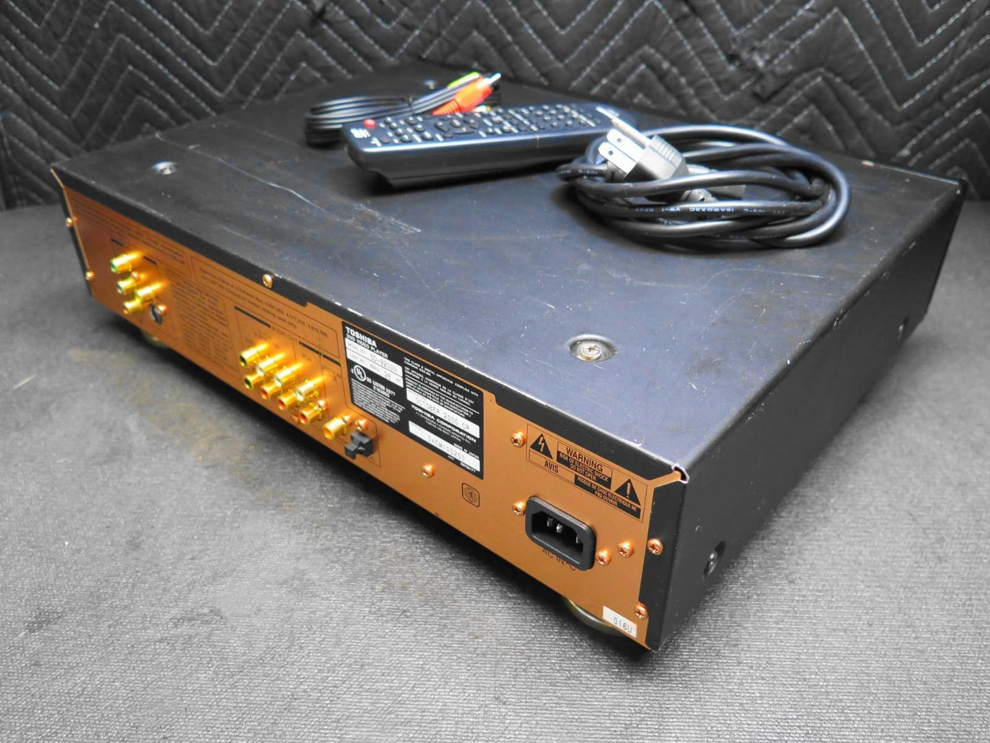 Toshiba SD-9200N Audiophile DVD-Audio Player w/ Remote & A/V Cables