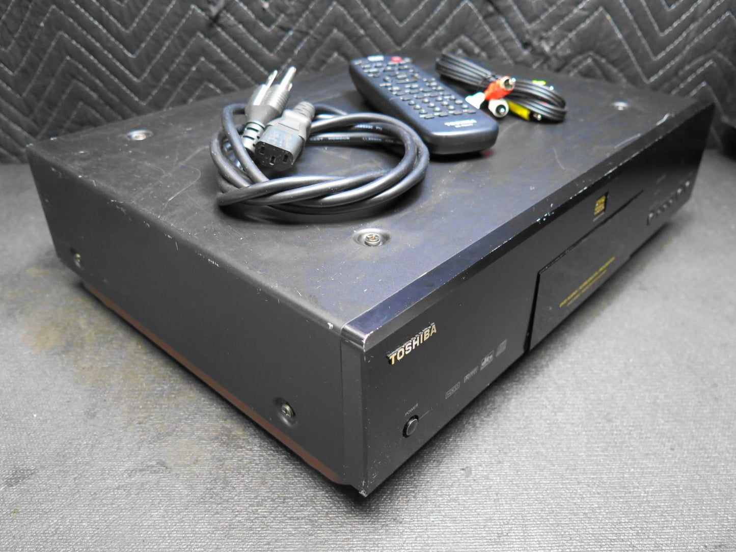 Toshiba SD-9200N Audiophile DVD-Audio Player w/ Remote & A/V Cables
