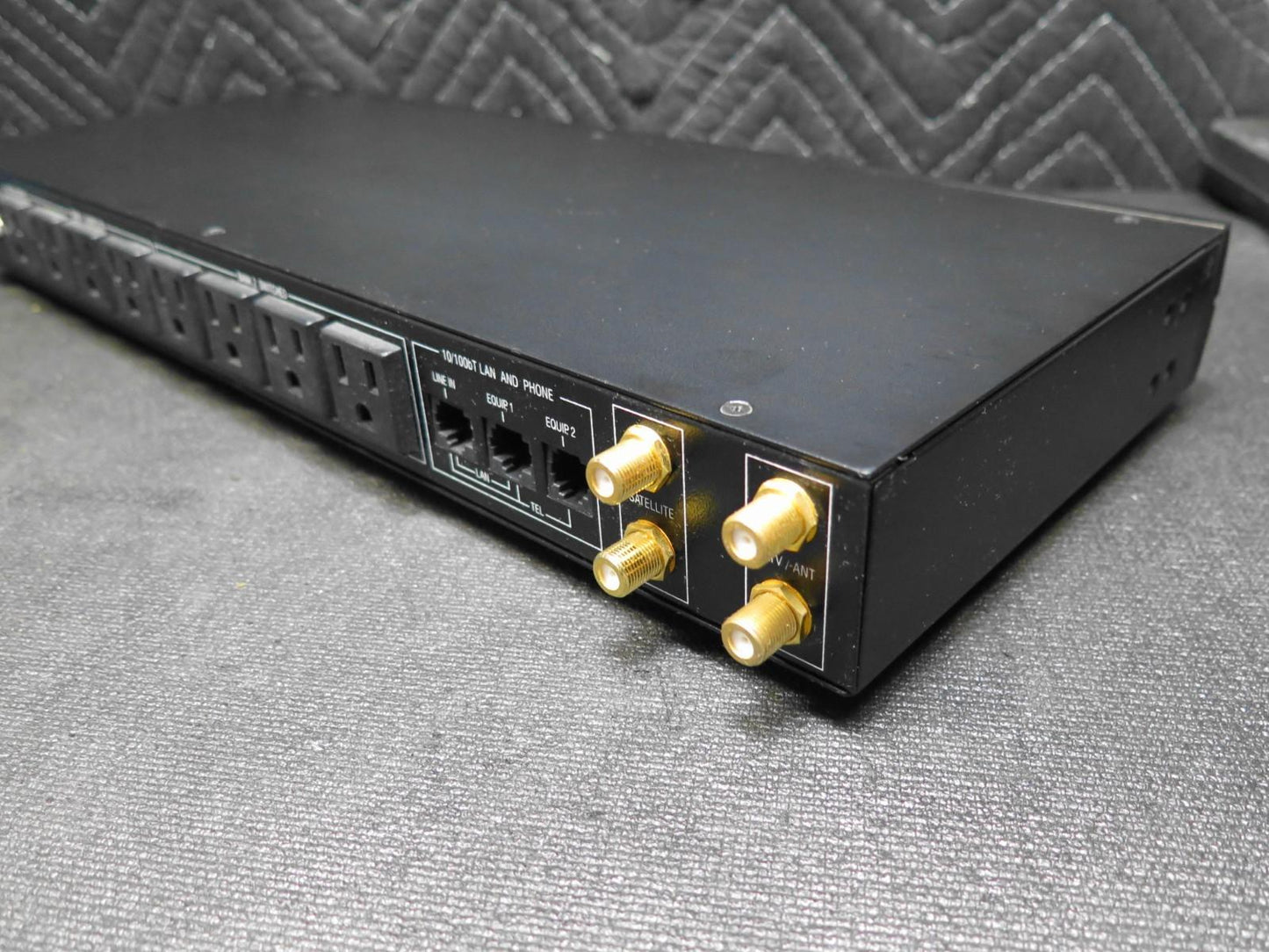 Panamax M4300-PM Home Theater Power Line Conditioner and Surge Protector