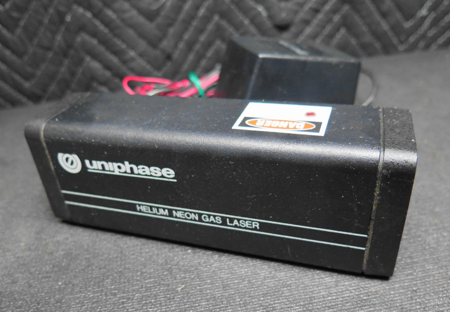 Uniphase Helium Neon Gas Laser 1507-0 Novette w/ Uniphase power supply