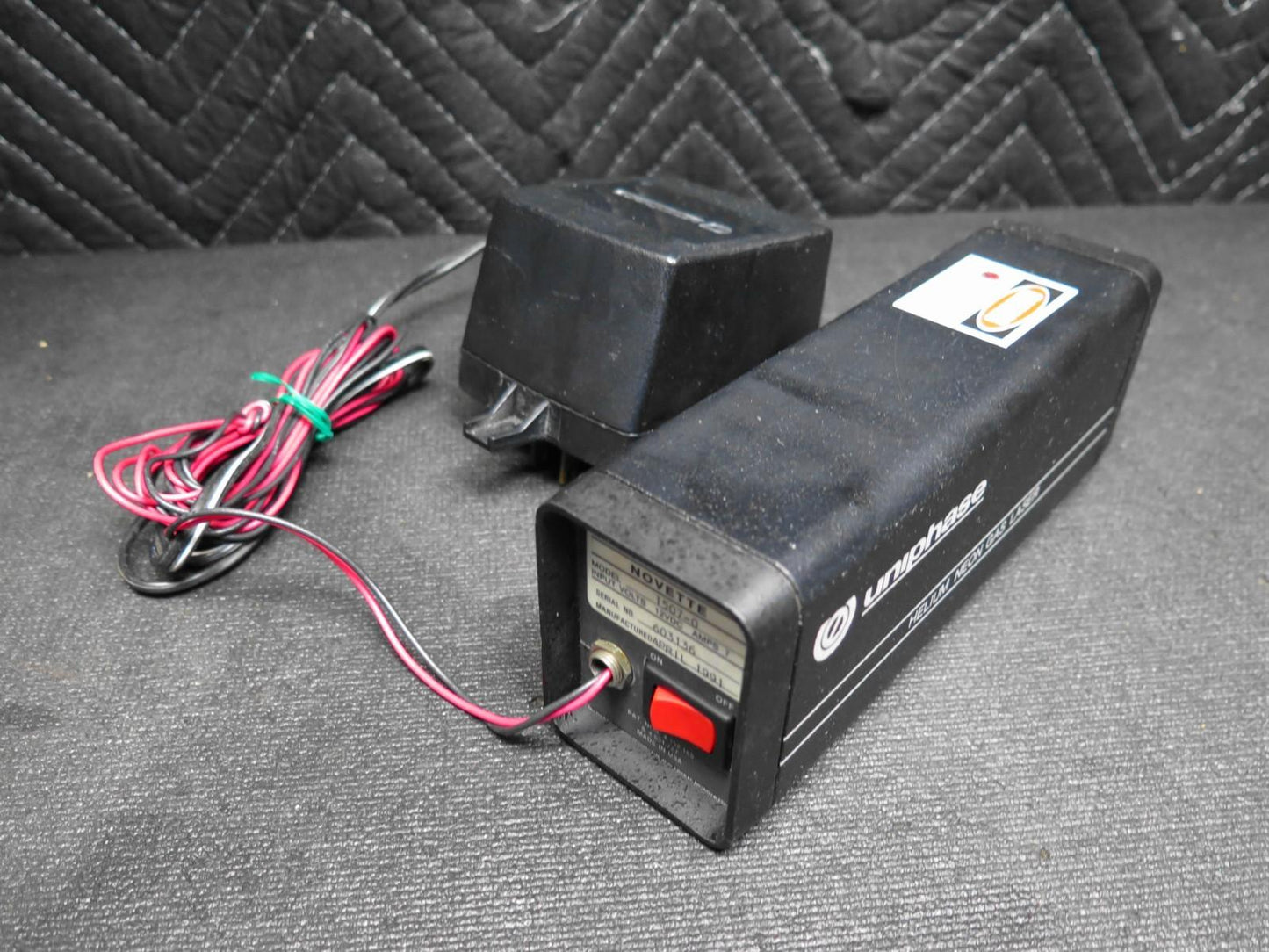 Uniphase Helium Neon Gas Laser 1507-0 Novette w/ Uniphase power supply
