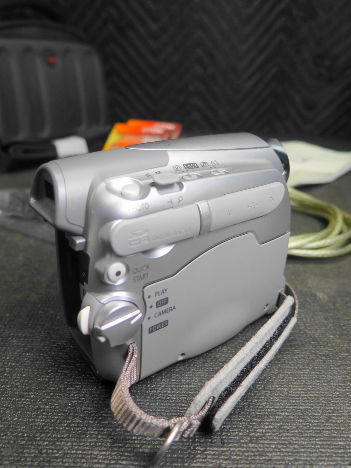 Canon ZR830 MiniDV Camcorder W/ Manual, Charger, Cables, Remote, Case, 3x Tapes