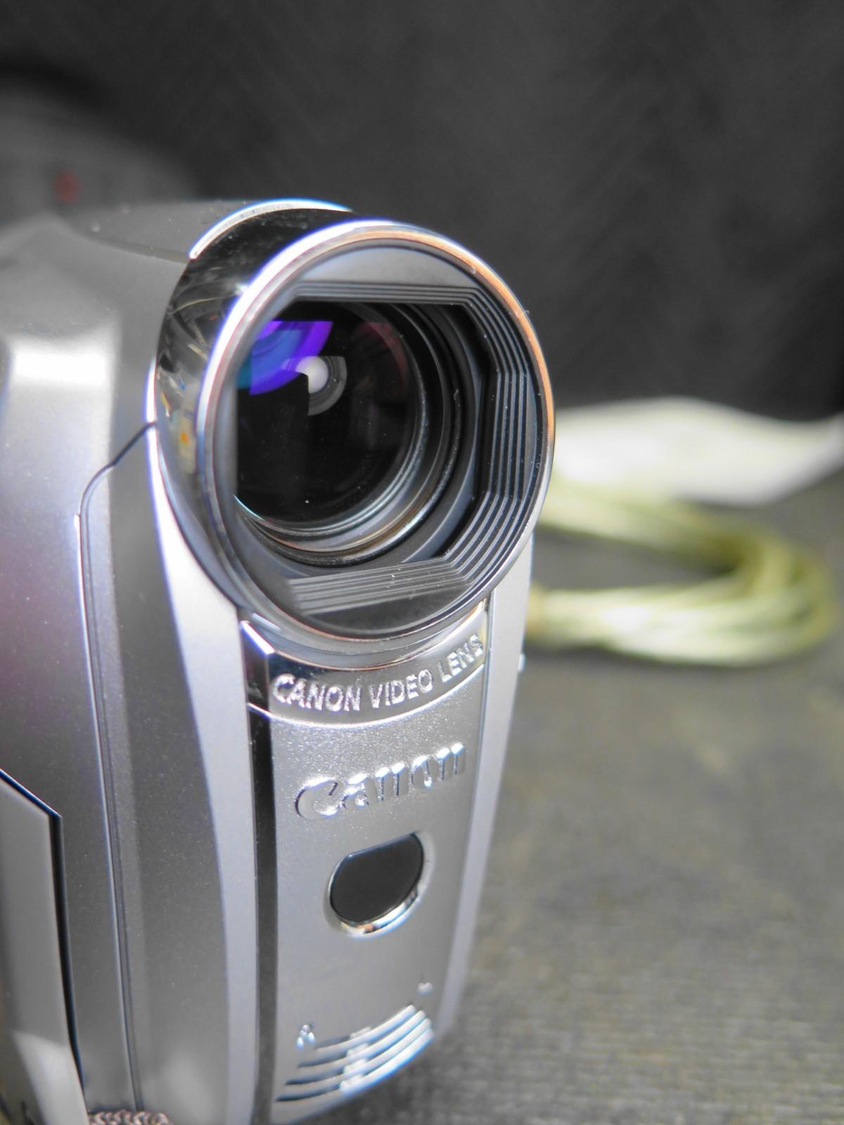 Canon ZR830 MiniDV Camcorder W/ Manual, Charger, Cables, Remote, Case, 3x Tapes