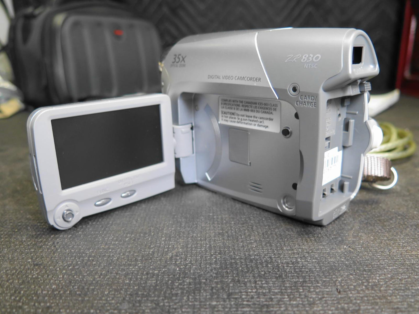 Canon ZR830 MiniDV Camcorder W/ Manual, Charger, Cables, Remote, Case, 3x Tapes