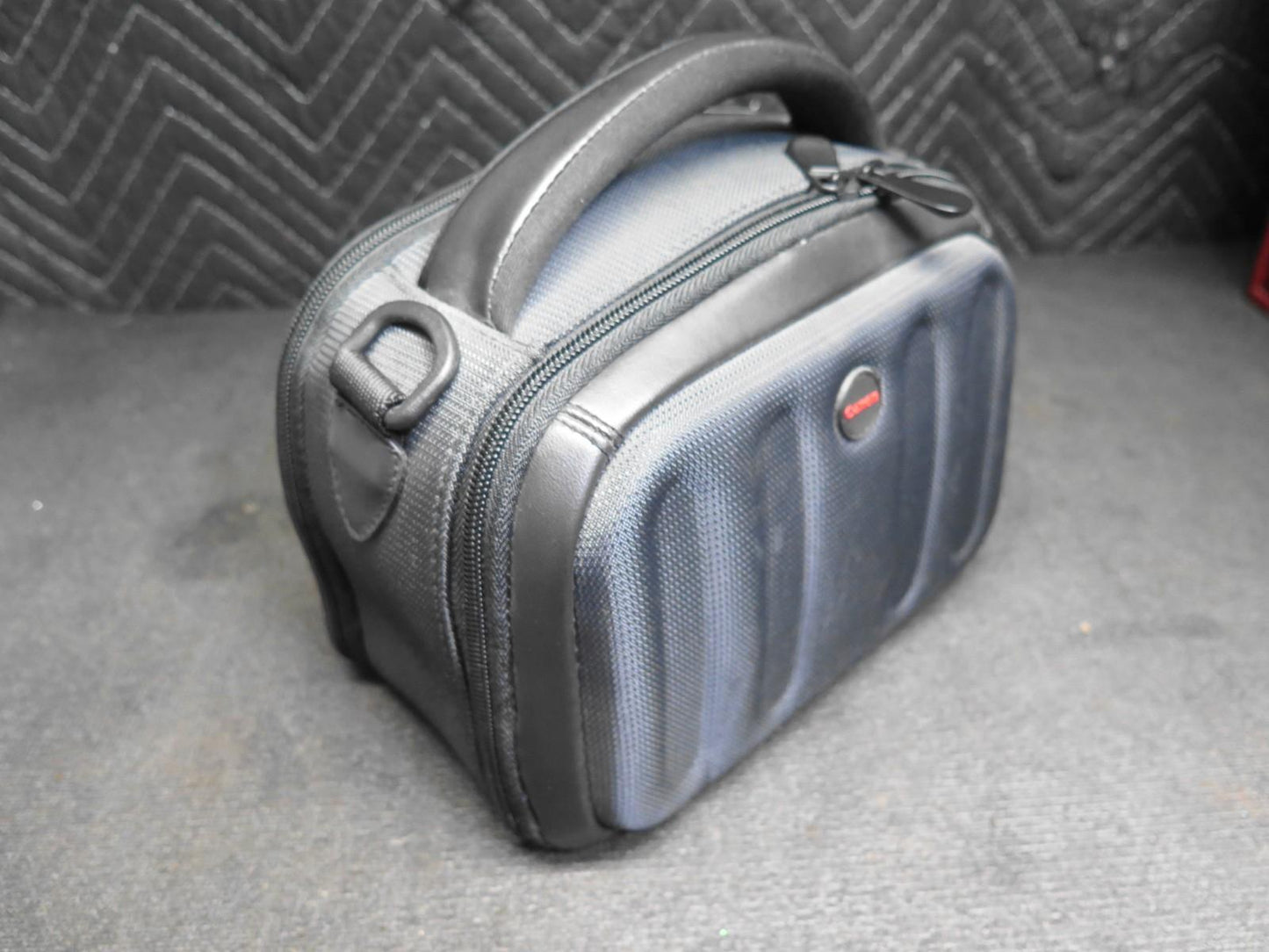 Canon ZR830 MiniDV Camcorder W/ Manual, Charger, Cables, Remote, Case, 3x Tapes