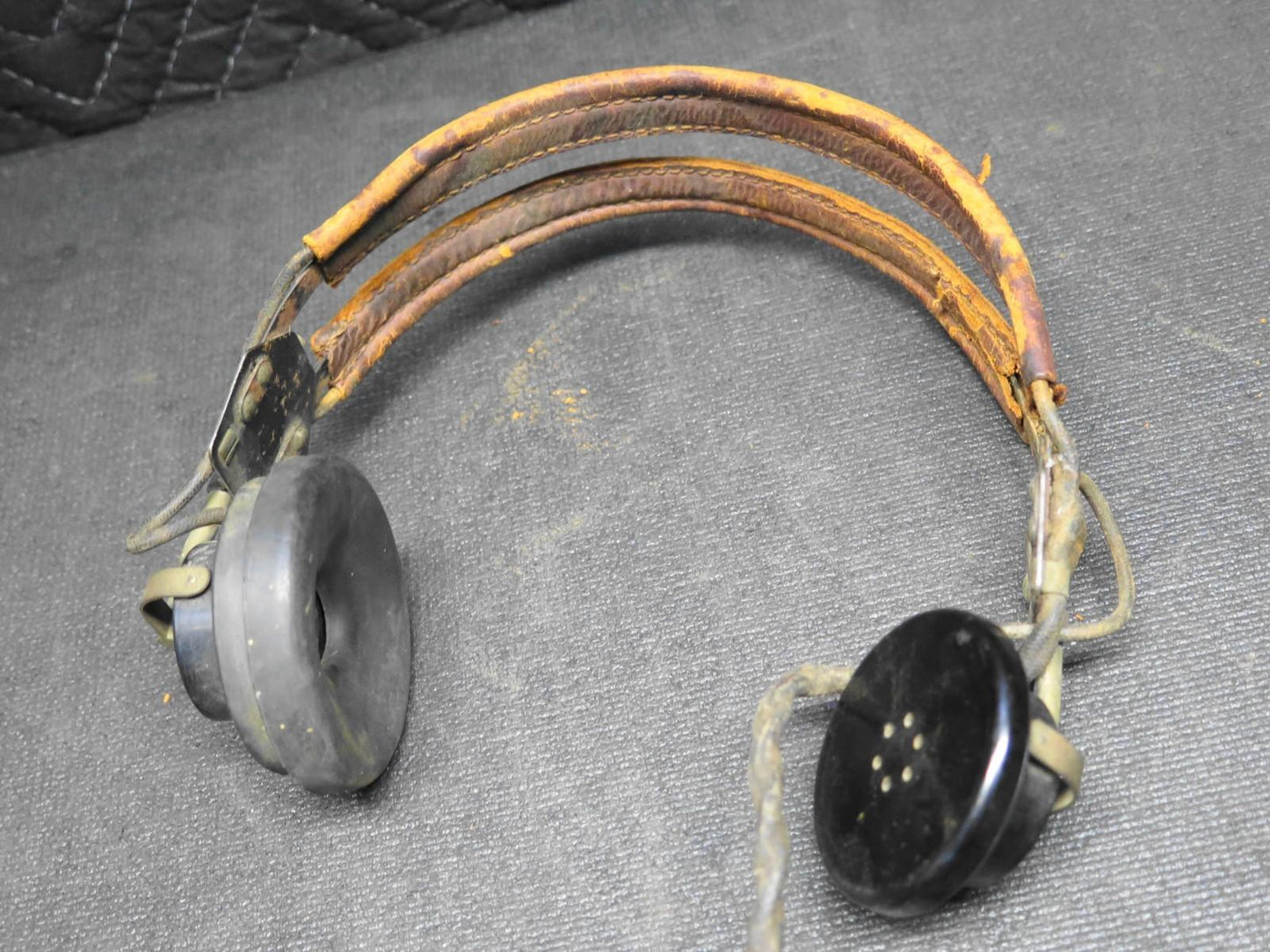 WWII USAAF Early War Pilot Headset w/ R-14 Receivers w/  Extension
