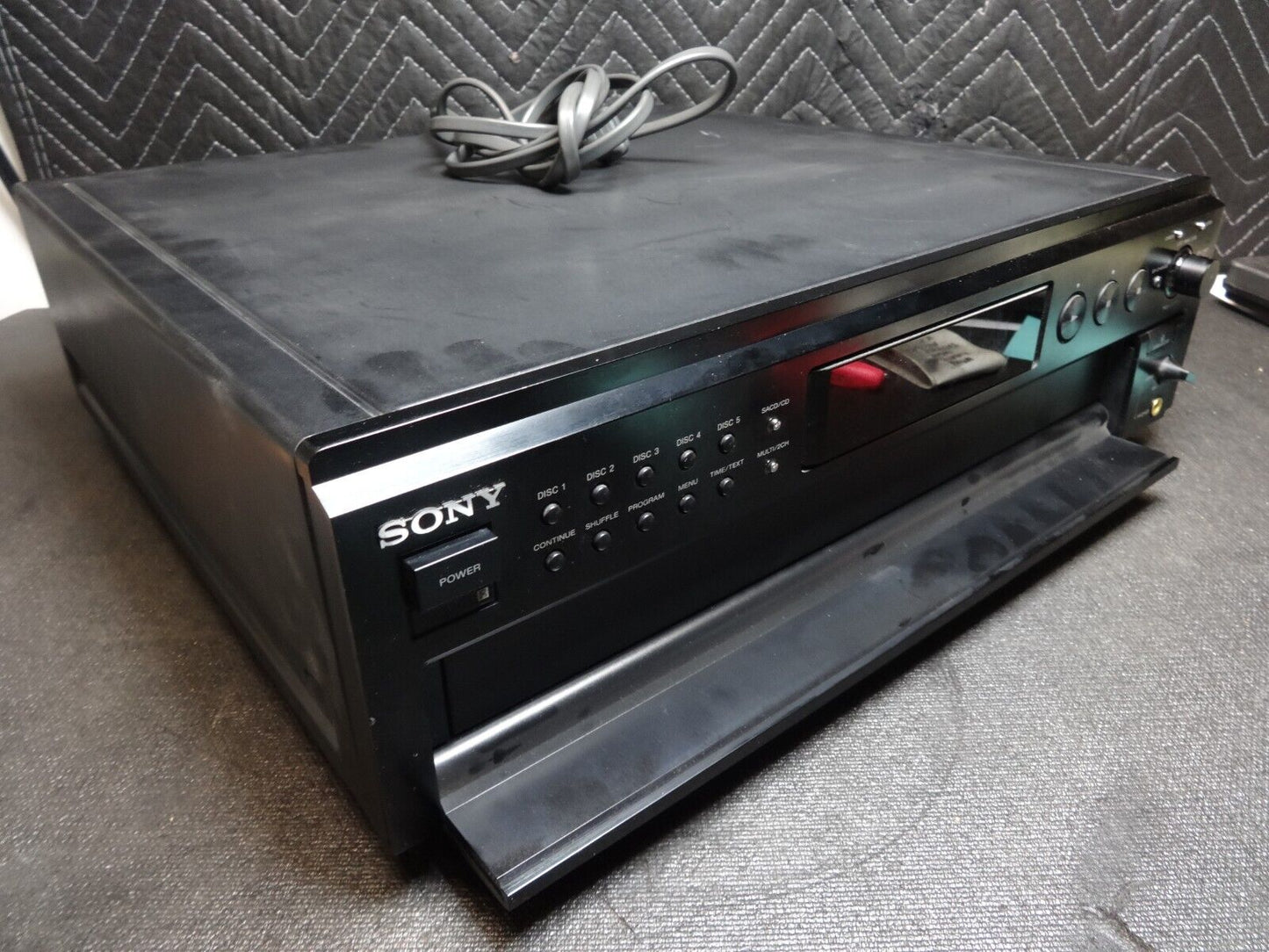 SONY Super Audio CD Player  SCD-C555ES 5-CD Changer PARTS OR REPAIR