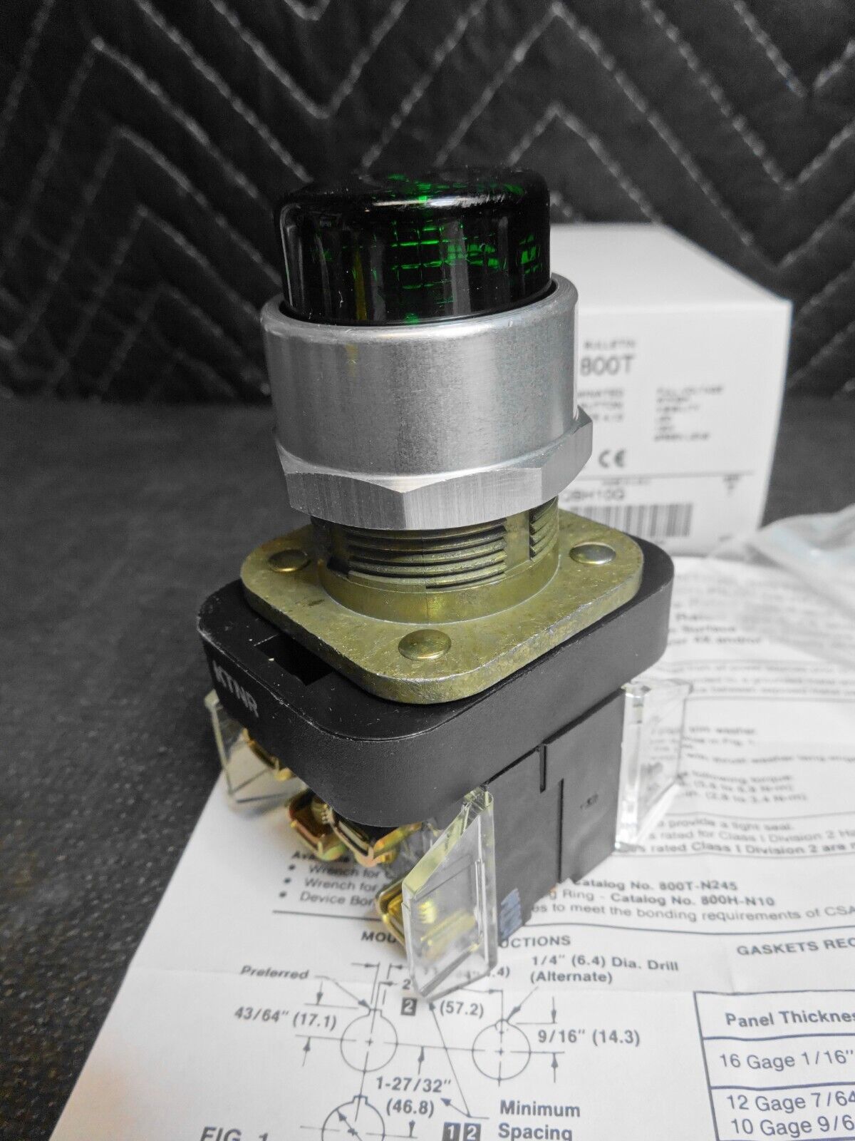 Allen Bradley 800T-QBH10G Green Illuminated Push Button 30mm