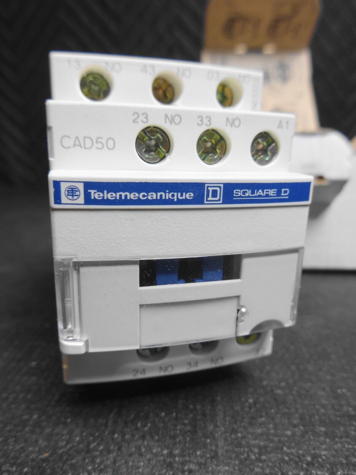 NEW Schneider Electric CAD50G7 Telemecanique Control Relay - SQUARE D - 20490