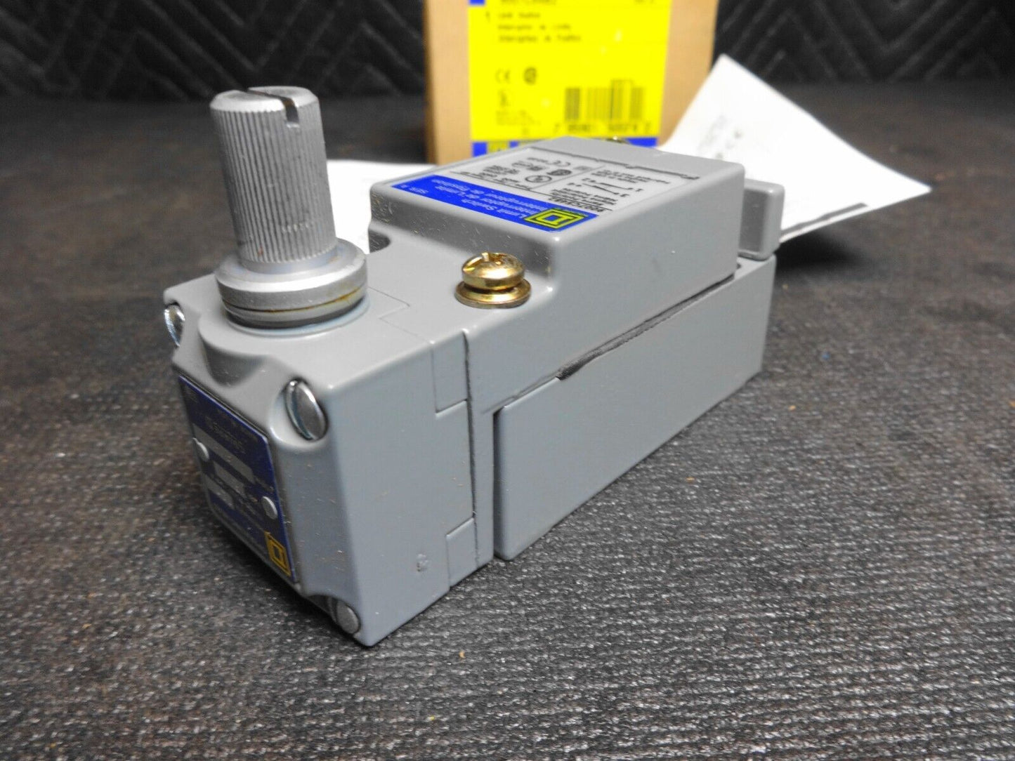 NEW - Square D 9007C54B2 Heavy Duty Limit Switch Unit