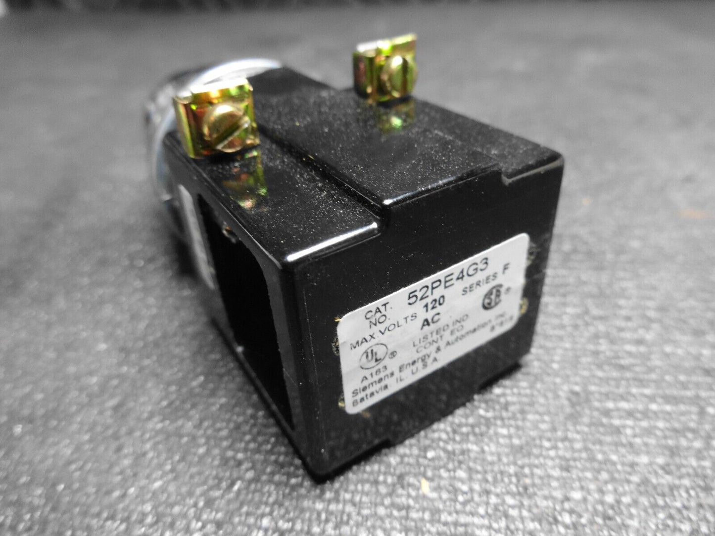 Furnas / Siemens 52PE4G3 Oil Tight Pilot Light Transformer Type - Green Lens