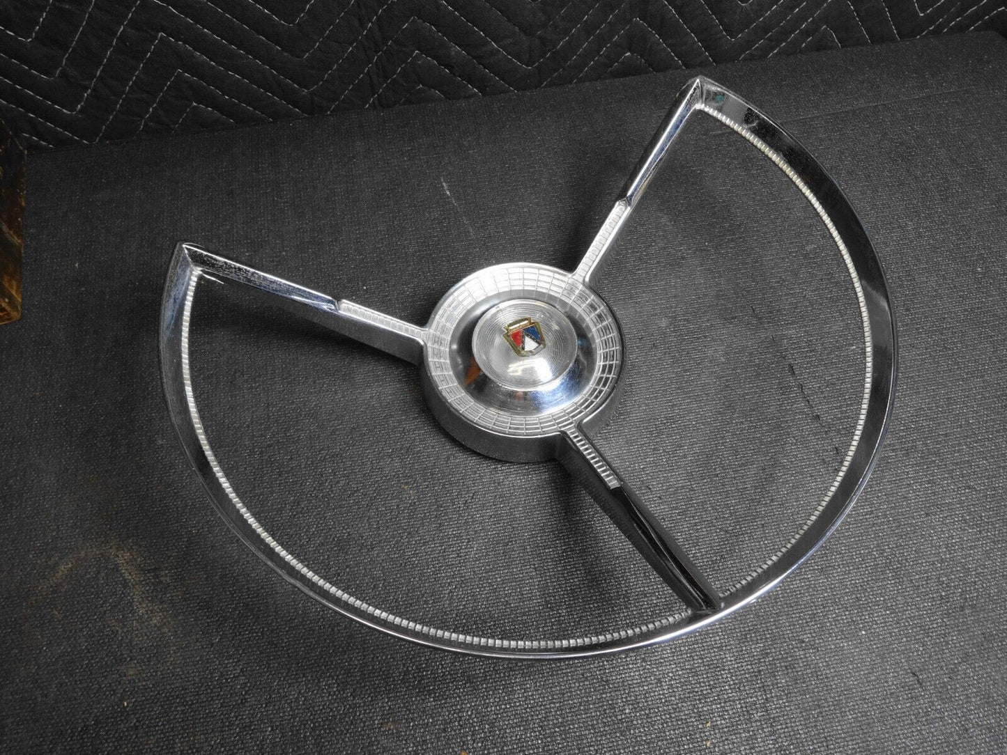 1956 1957 Ford Fairlane Thunderbird Victoria Horn Ring