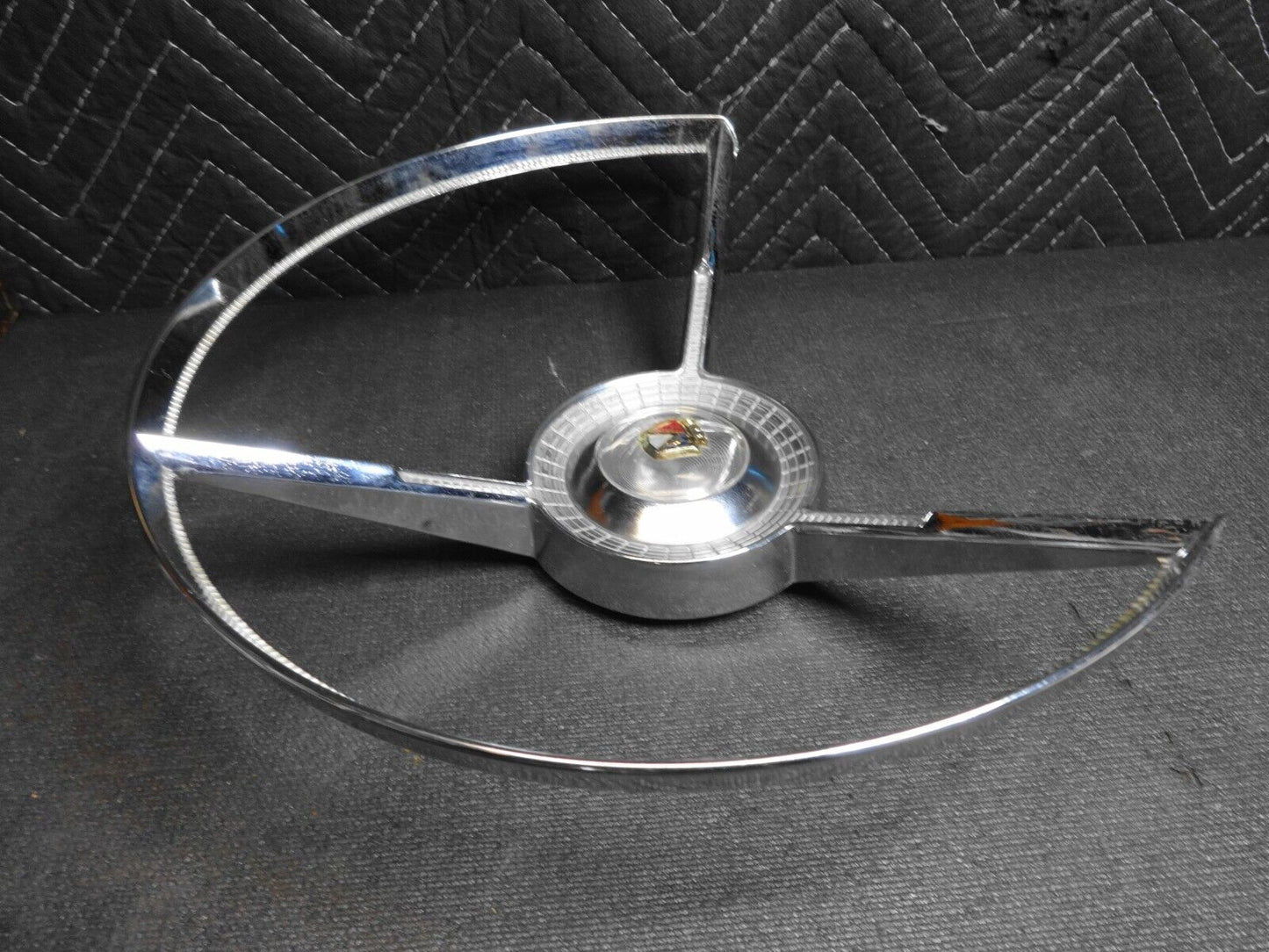 1956 1957 Ford Fairlane Thunderbird Victoria Horn Ring