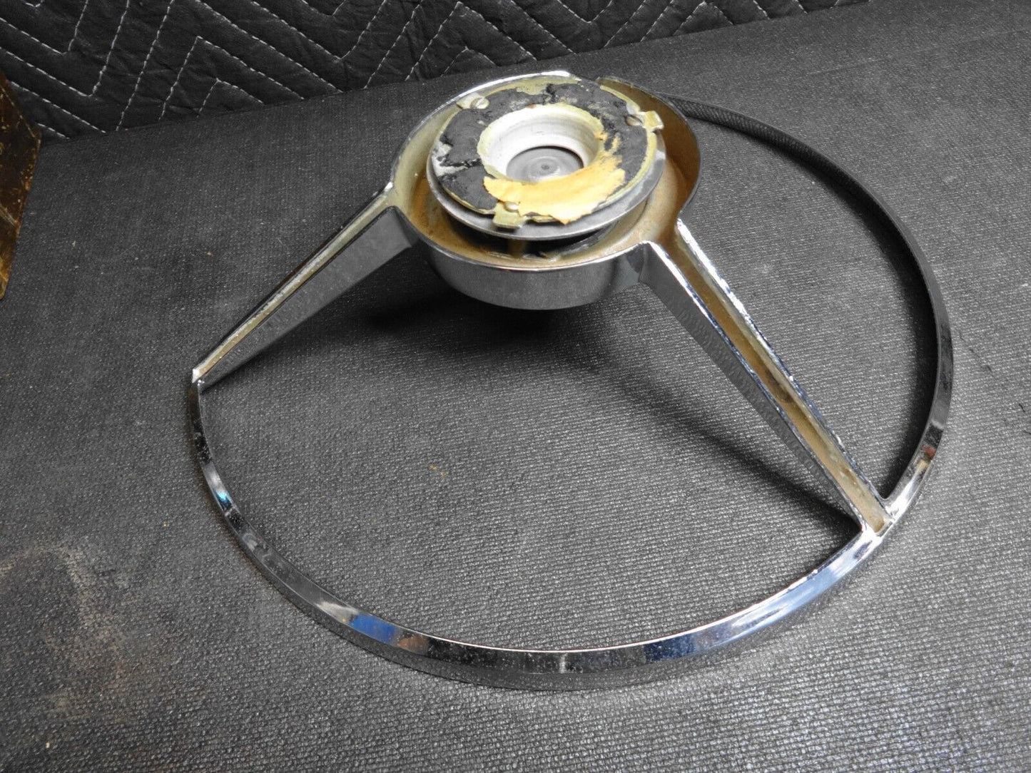 1956 1957 Ford Fairlane Thunderbird Victoria Horn Ring