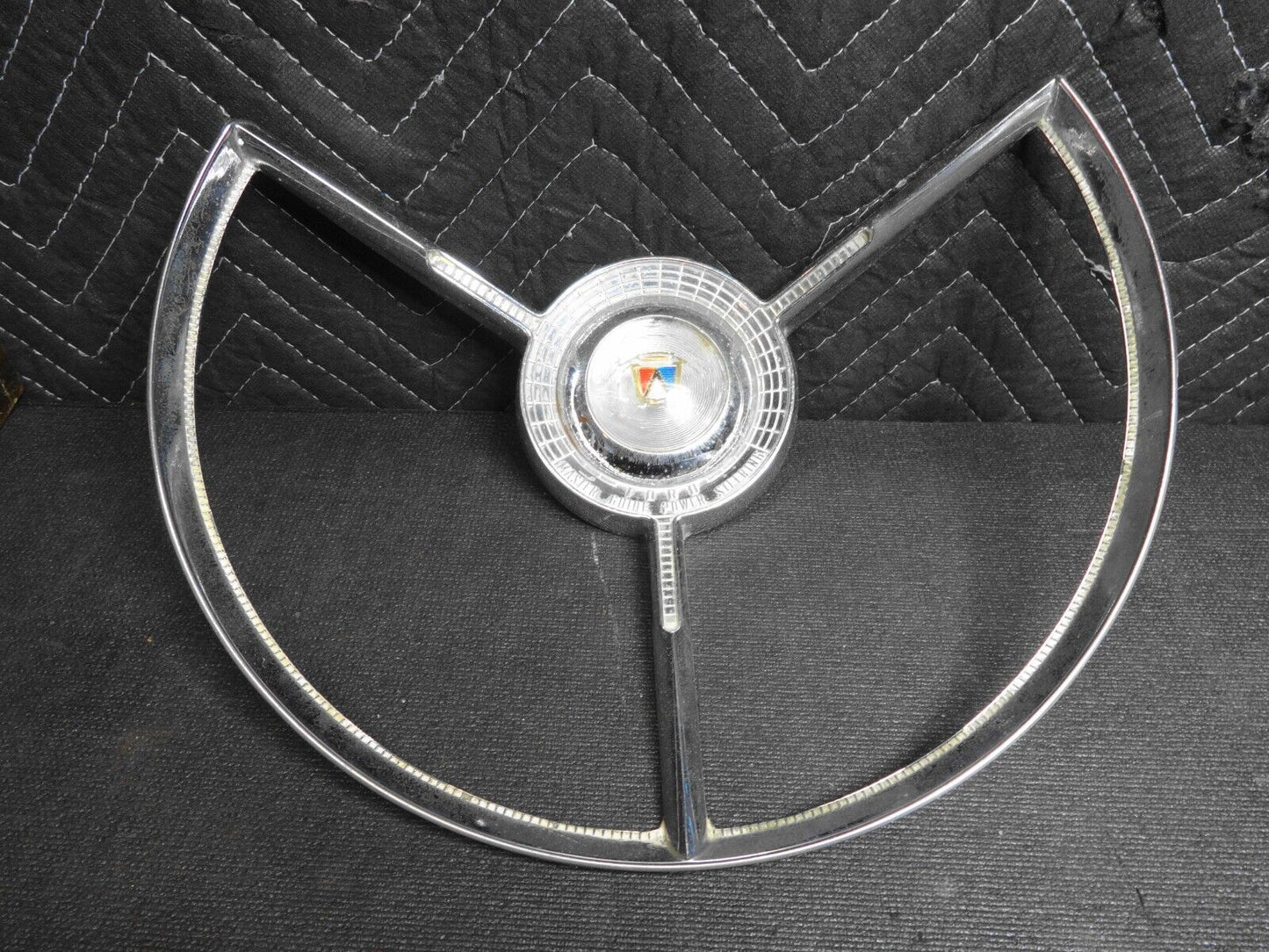 ORIGINAL MASTER GUIDE POWER STEERING HORN RING FOR A 1957 1958 FORD FAIRLANE CAR