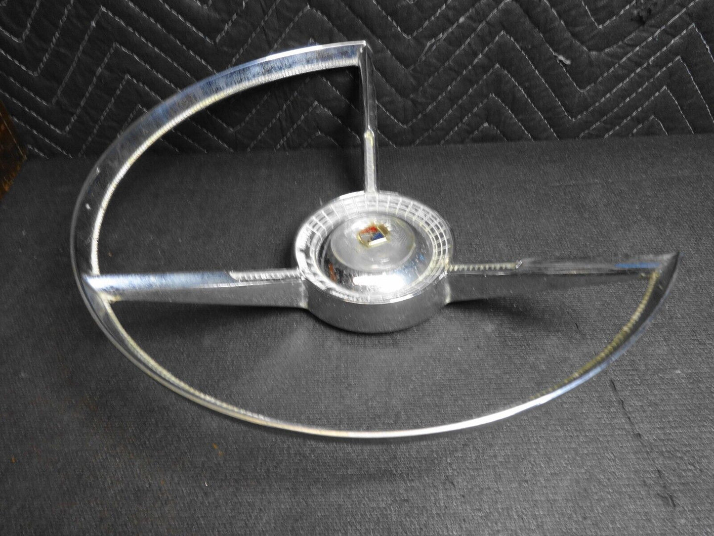 ORIGINAL MASTER GUIDE POWER STEERING HORN RING FOR A 1957 1958 FORD FAIRLANE CAR