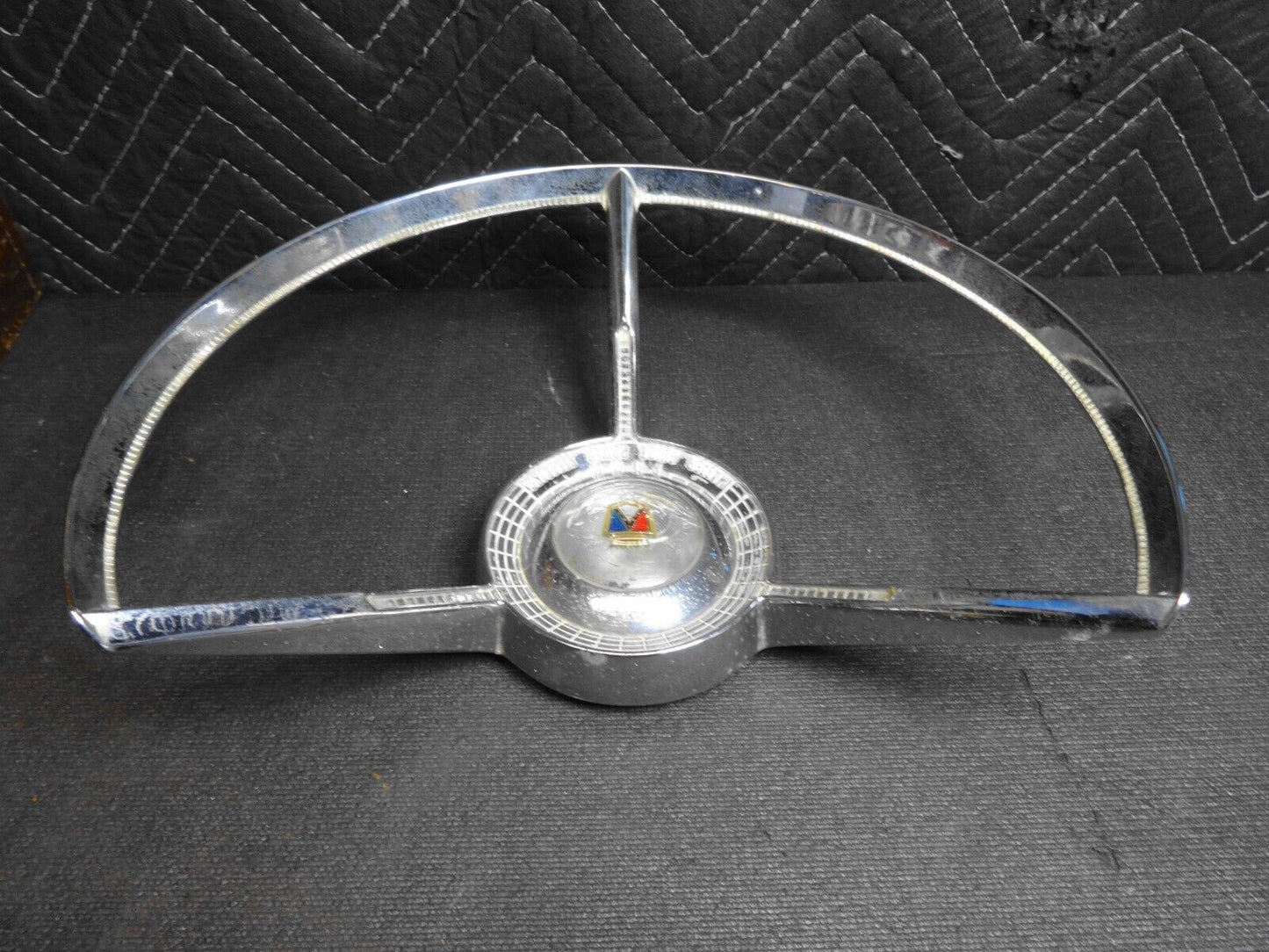 ORIGINAL MASTER GUIDE POWER STEERING HORN RING FOR A 1957 1958 FORD FAIRLANE CAR